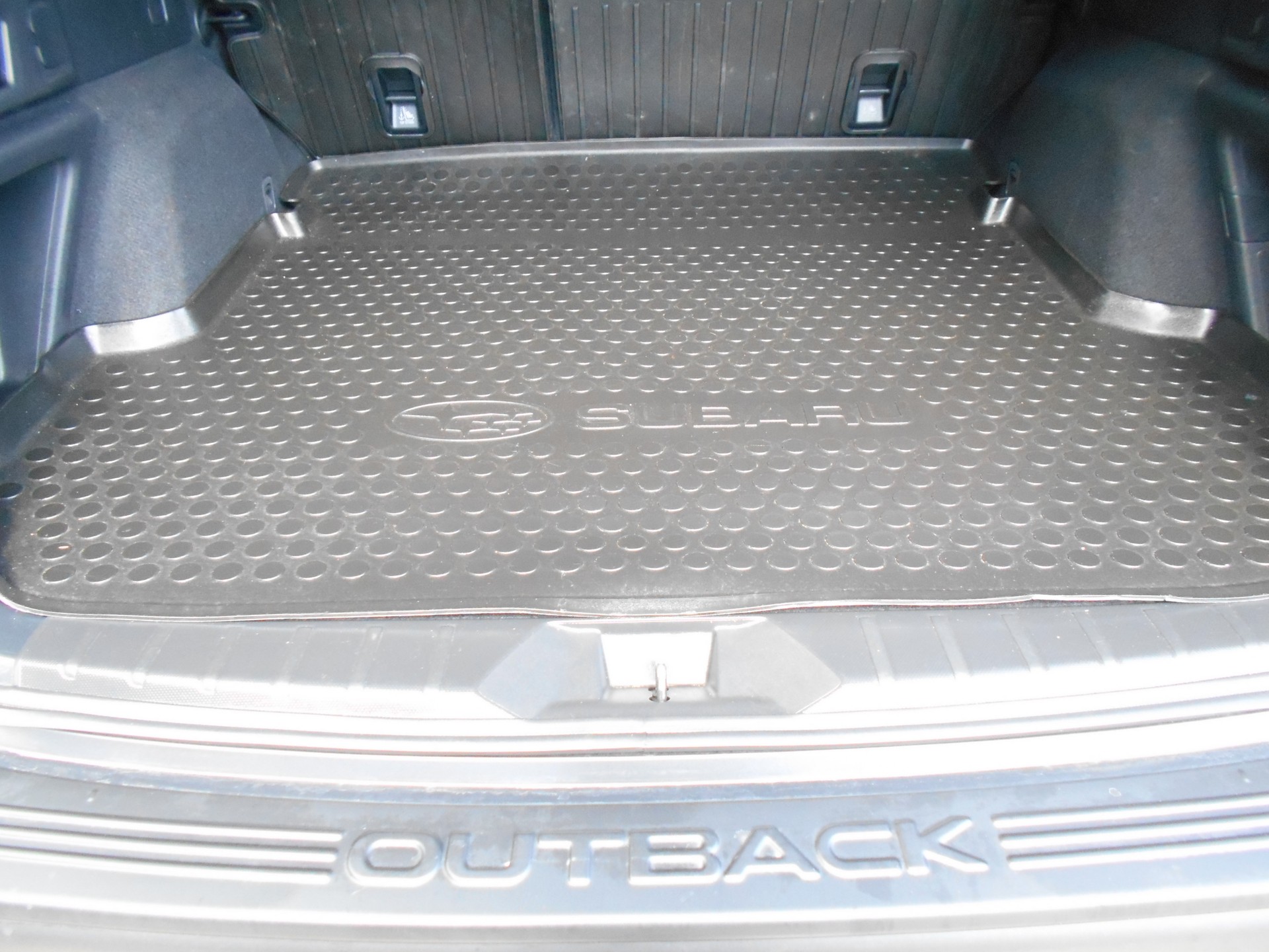 SUBARU Outback 2.5i Swiss Plus AWD Lineartronic-image-10