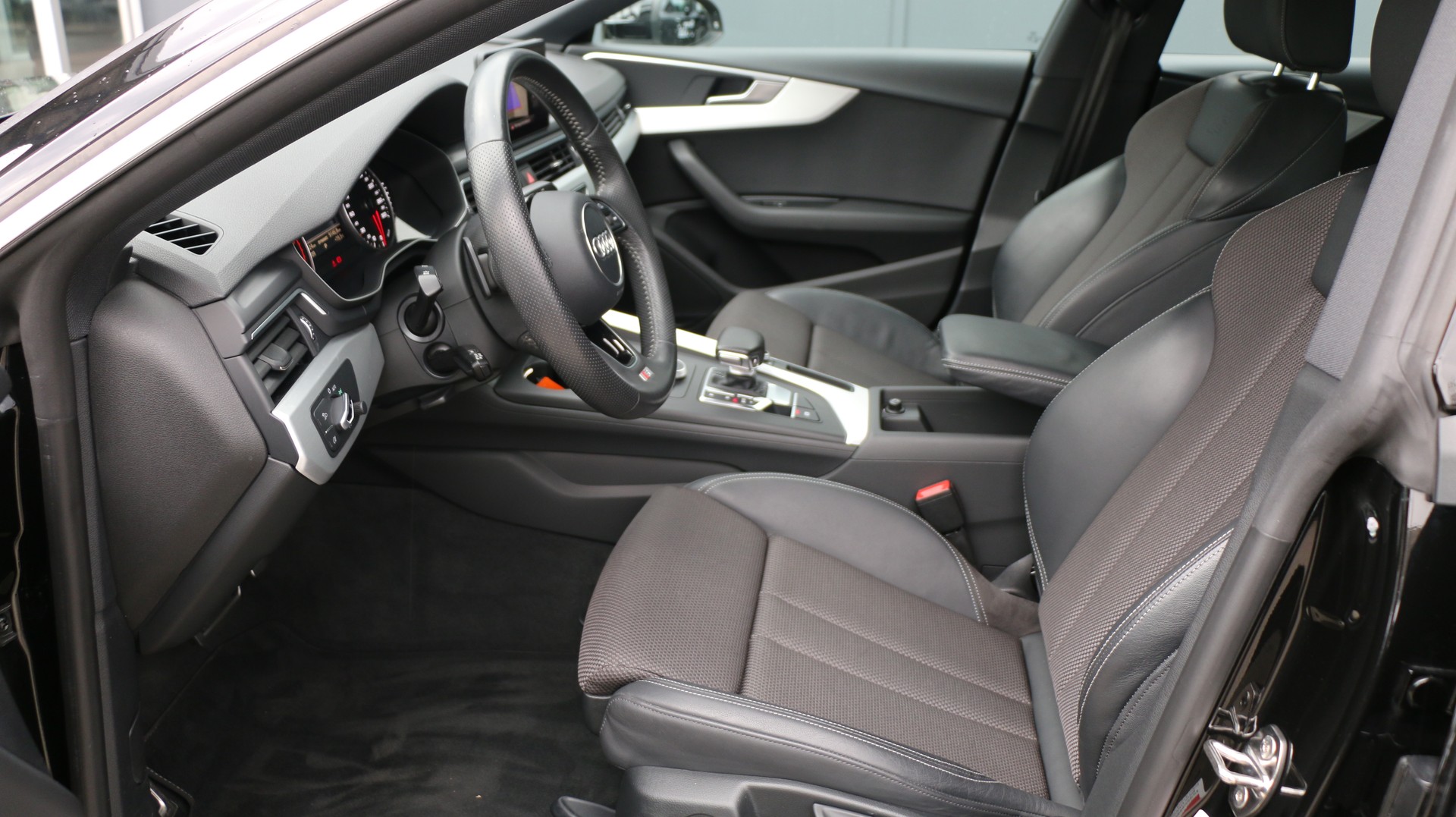 AUDI A5 Sportback 2.0 TFSI S quattro-image-17