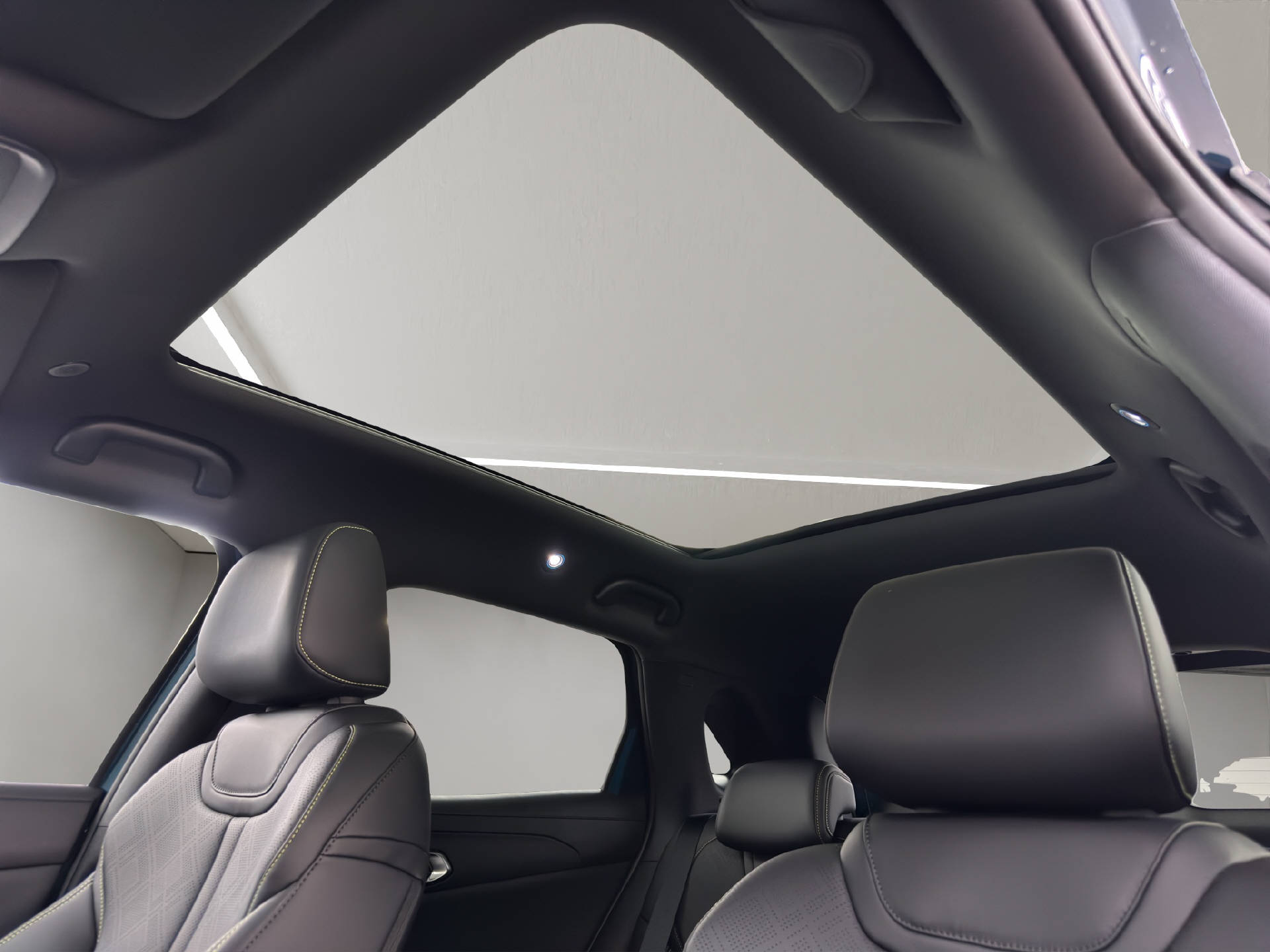 BYD Atto 2 DM-i Boost 212 PS-image-14