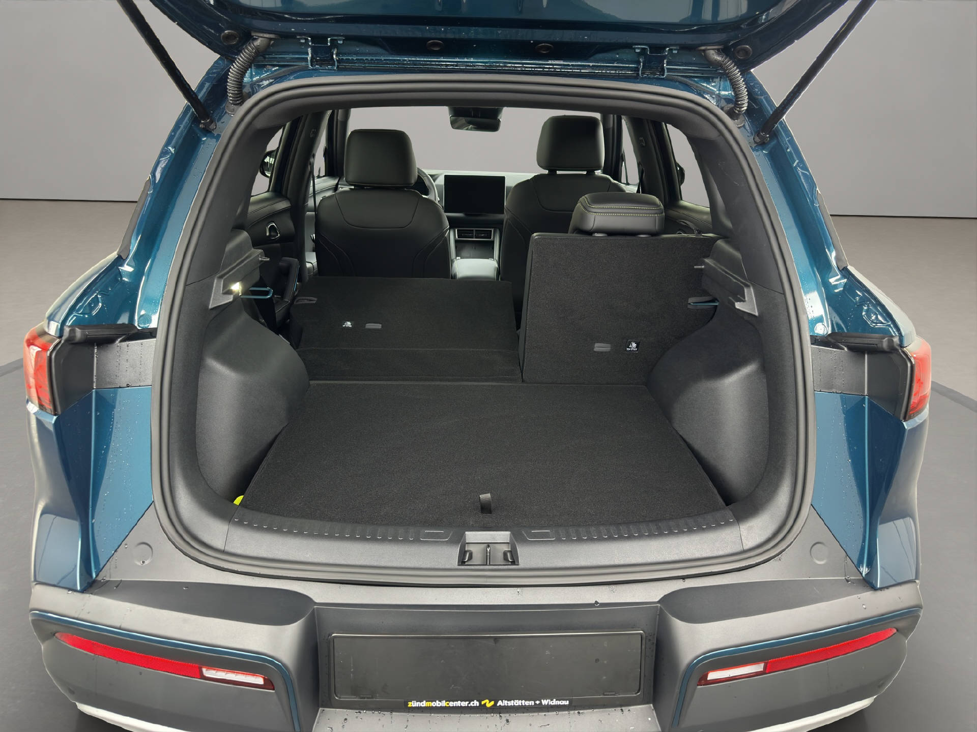 BYD Atto 2 DM-i Boost 212 PS-image-11
