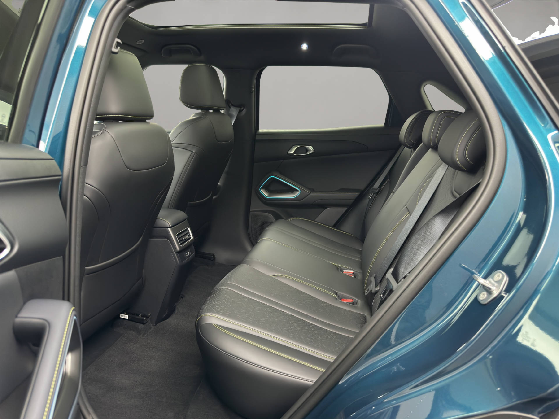 BYD Atto 2 DM-i Boost 212 PS-image-9