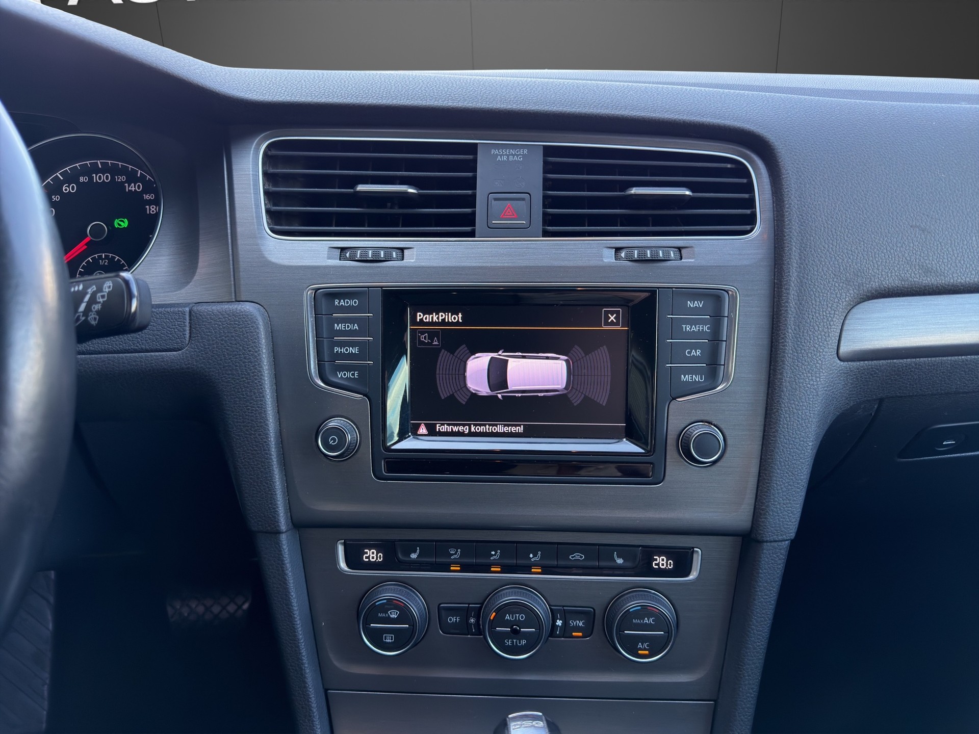 VW Golf Variant 1.4 TSI Comfortline DSG-image-13