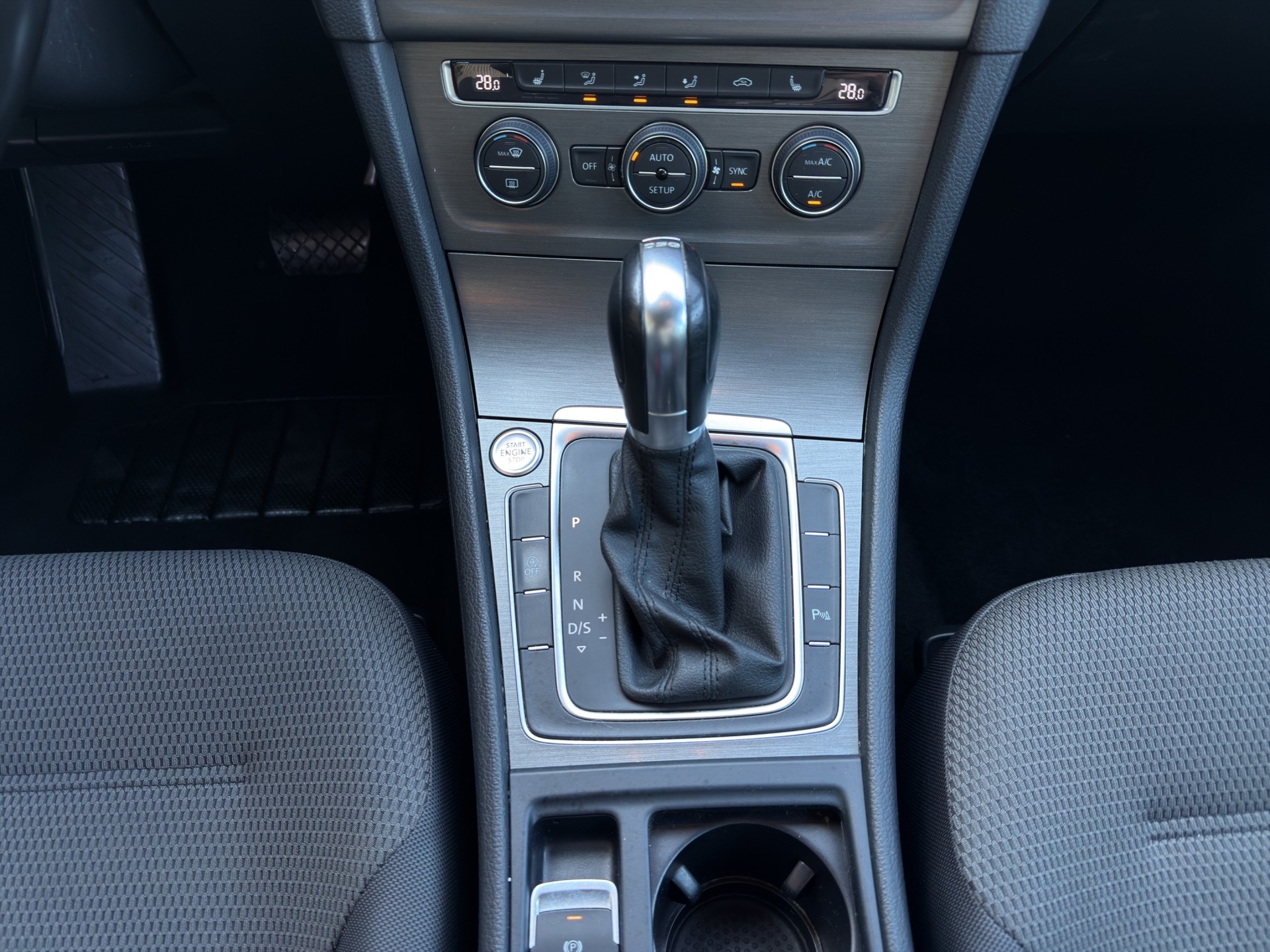 VW Golf Variant 1.4 TSI Comfortline DSG-image-15
