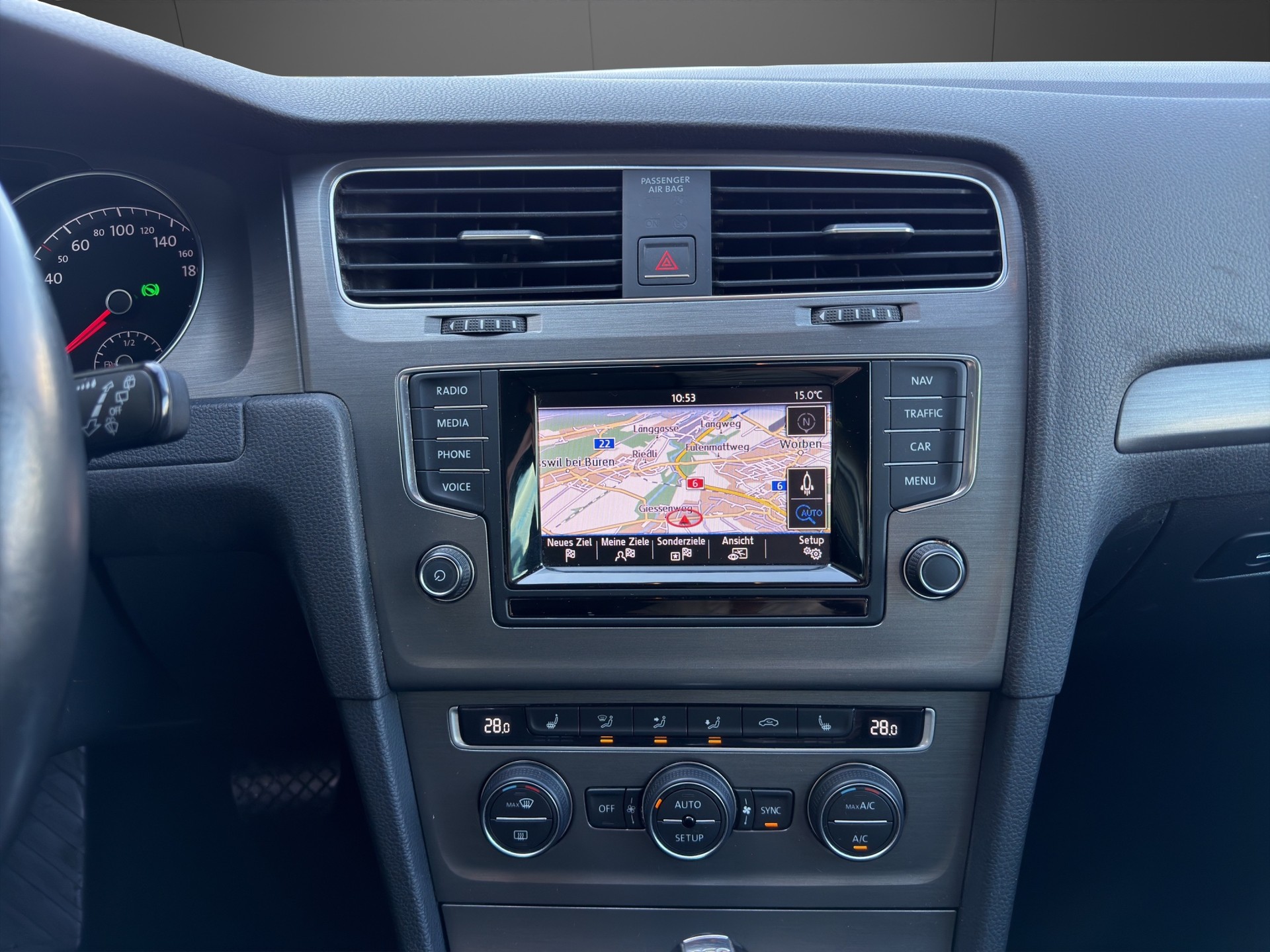 VW Golf Variant 1.4 TSI Comfortline DSG-image-12