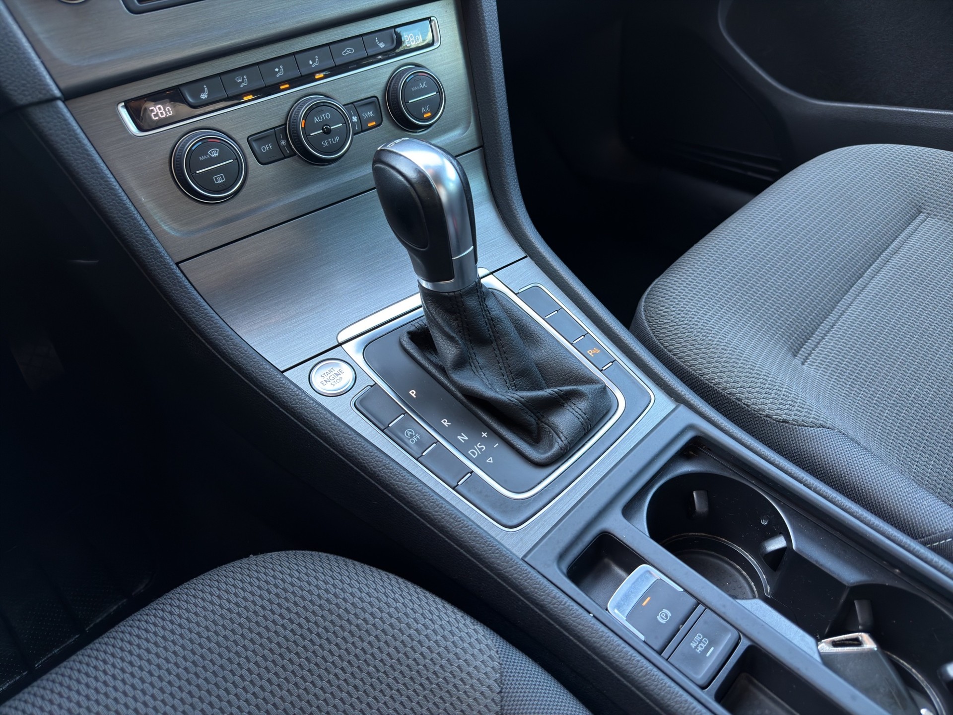VW Golf Variant 1.4 TSI Comfortline DSG-image-16