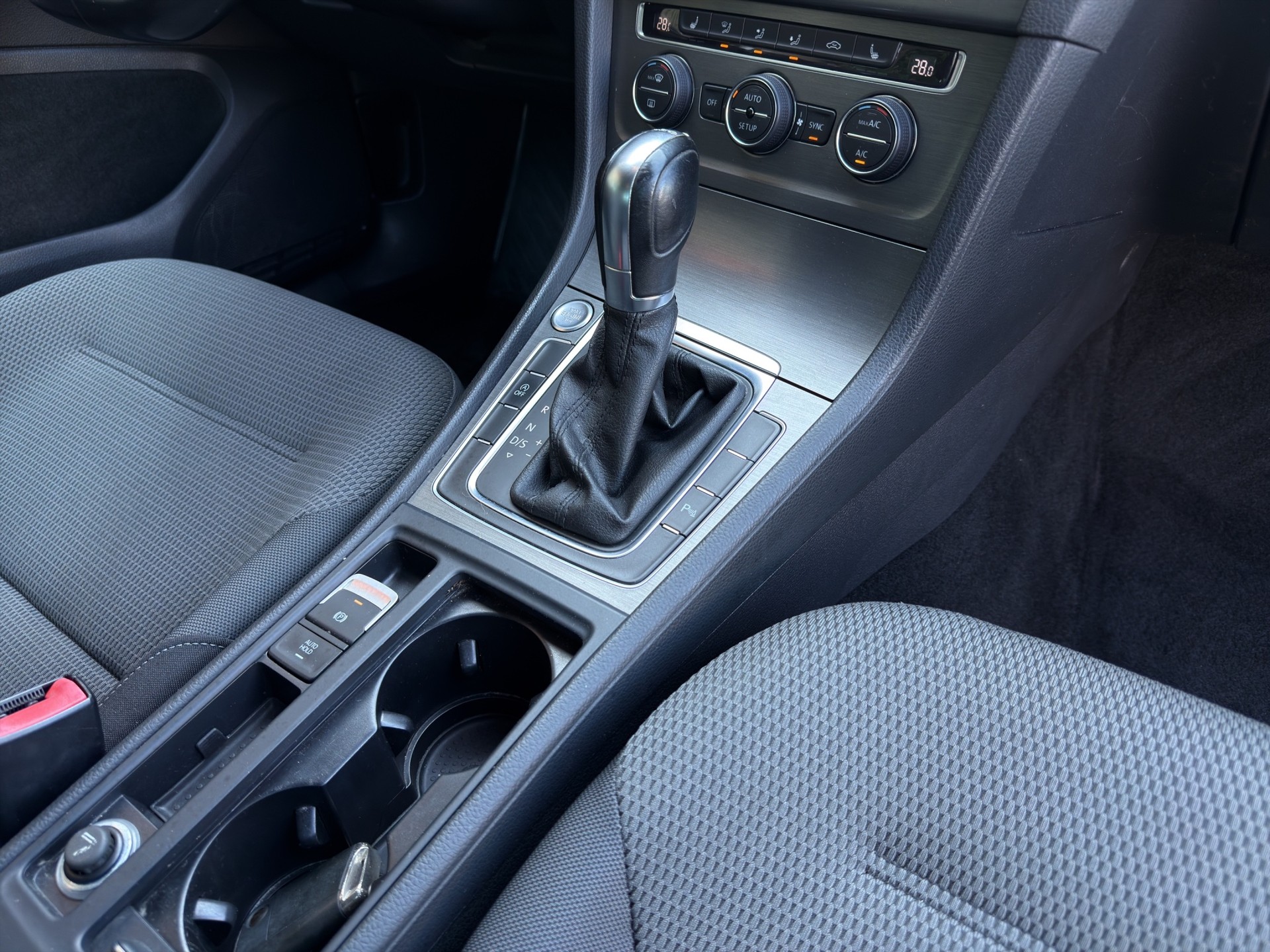 VW Golf Variant 1.4 TSI Comfortline DSG-image-17