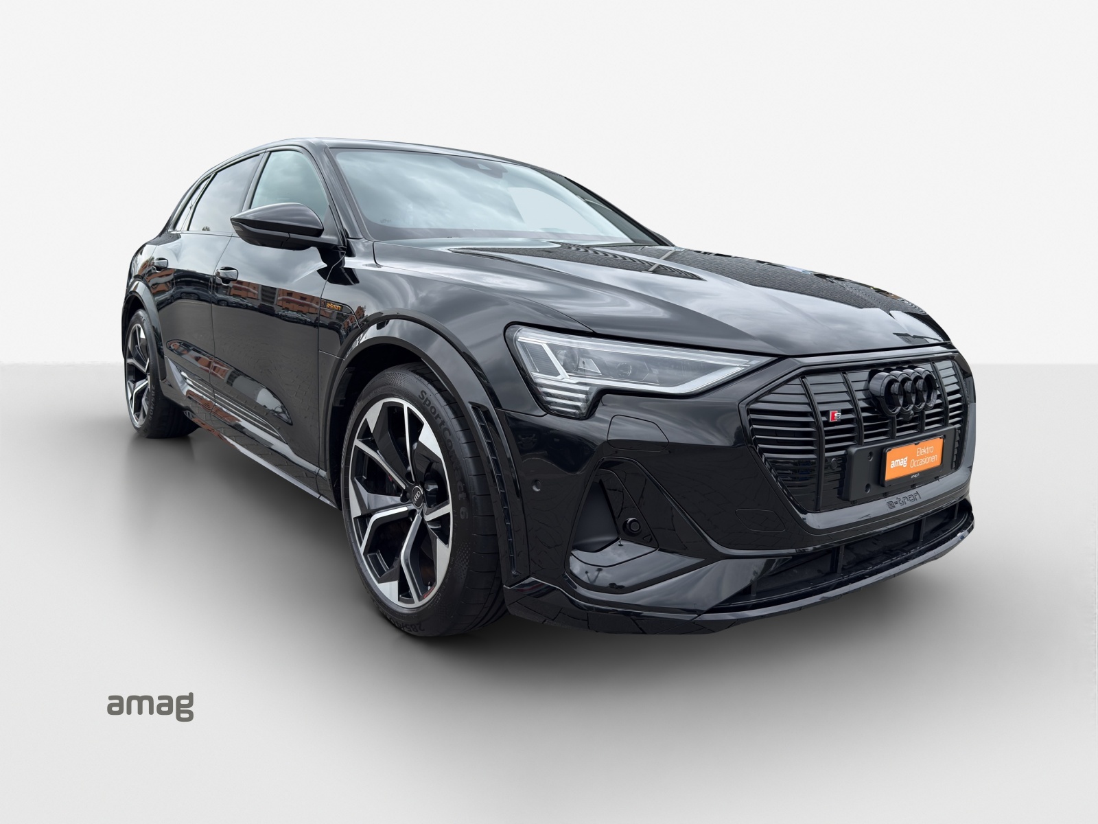 AUDI e-tron S quattro-image-6