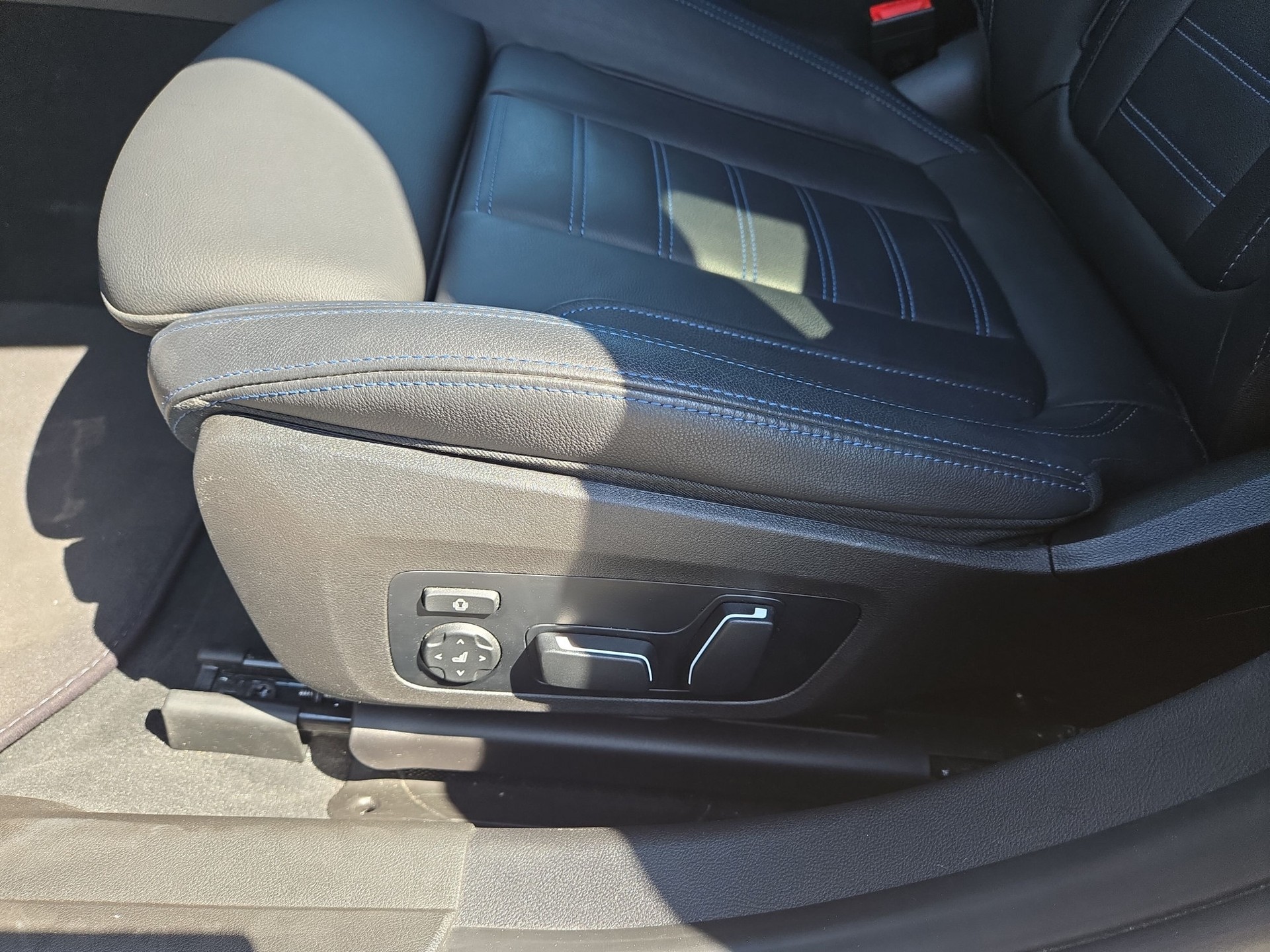 BMW 320d xDrive 48V Steptronic M Sport-image-18