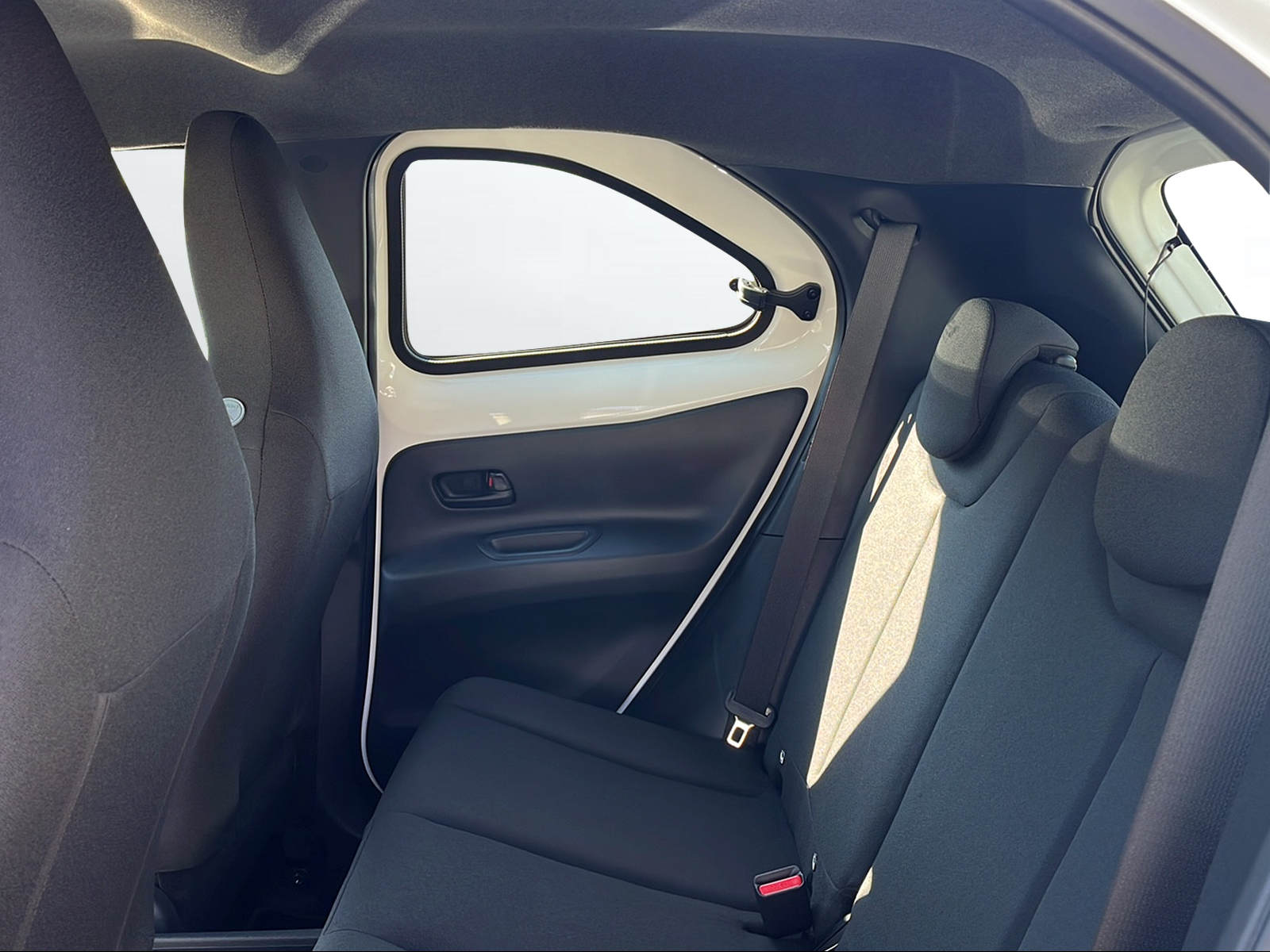 TOYOTA Aygo X 1.5 Comfort e-CVT-image-10