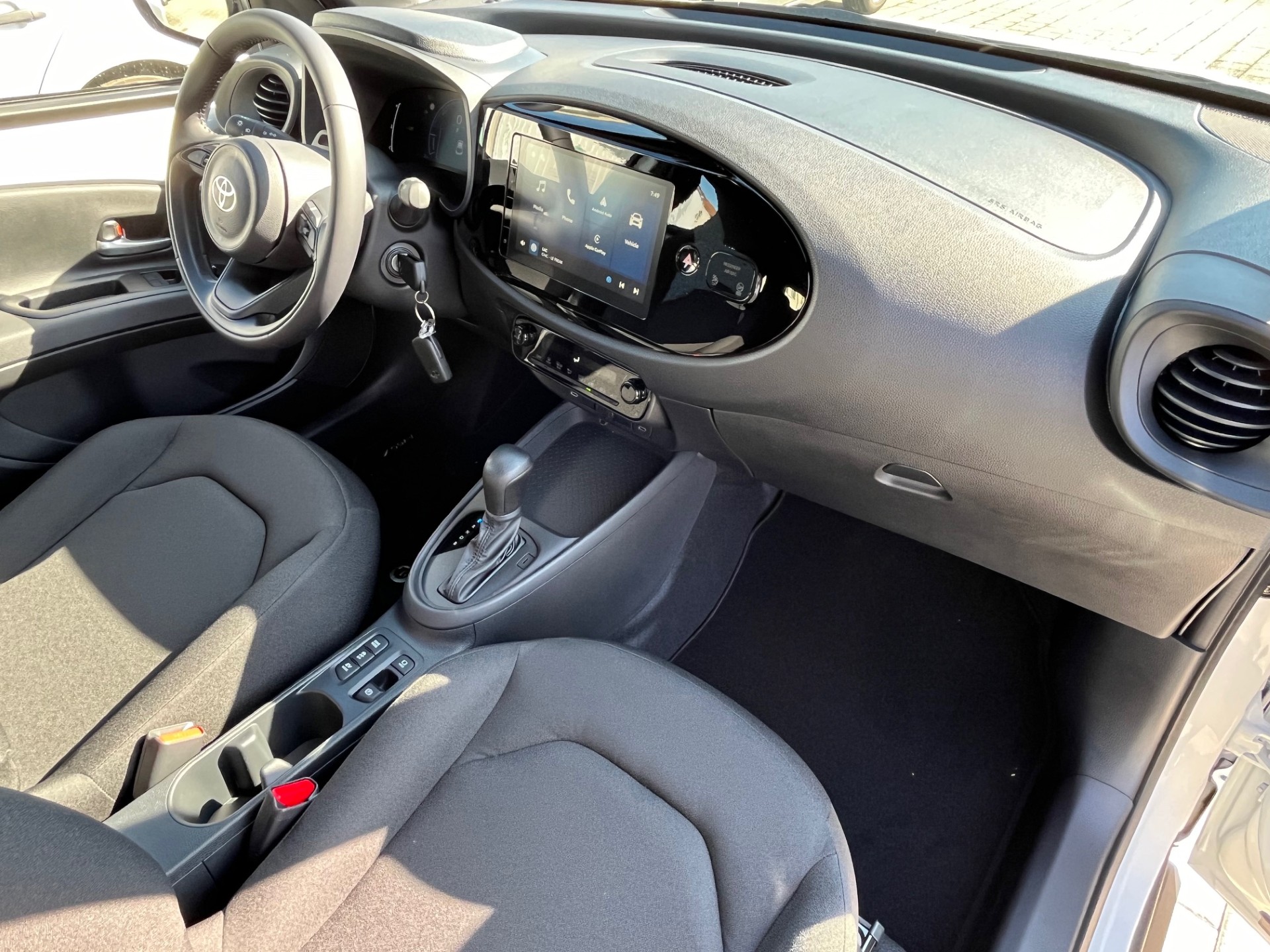 TOYOTA Aygo X 1.5 Comfort e-CVT-image-8