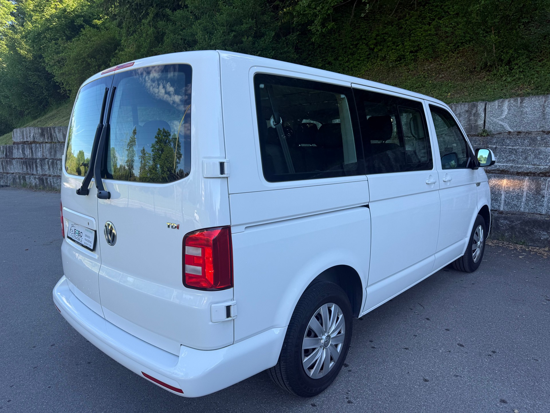 VW T6 2.0 TDI DSG Caravelle-image-2
