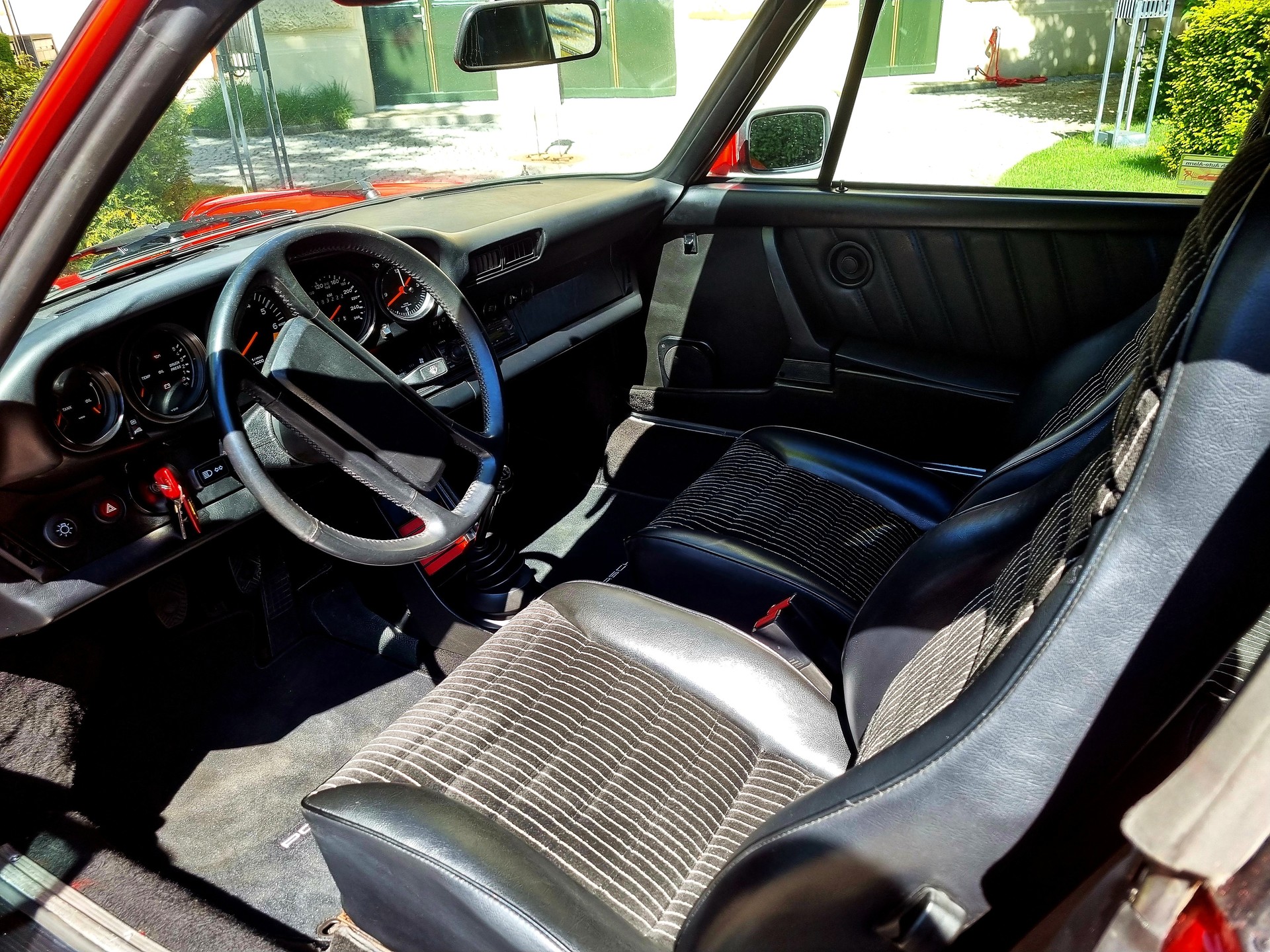 PORSCHE 911 3.2 Carrera Targa (Veteran)-image-12