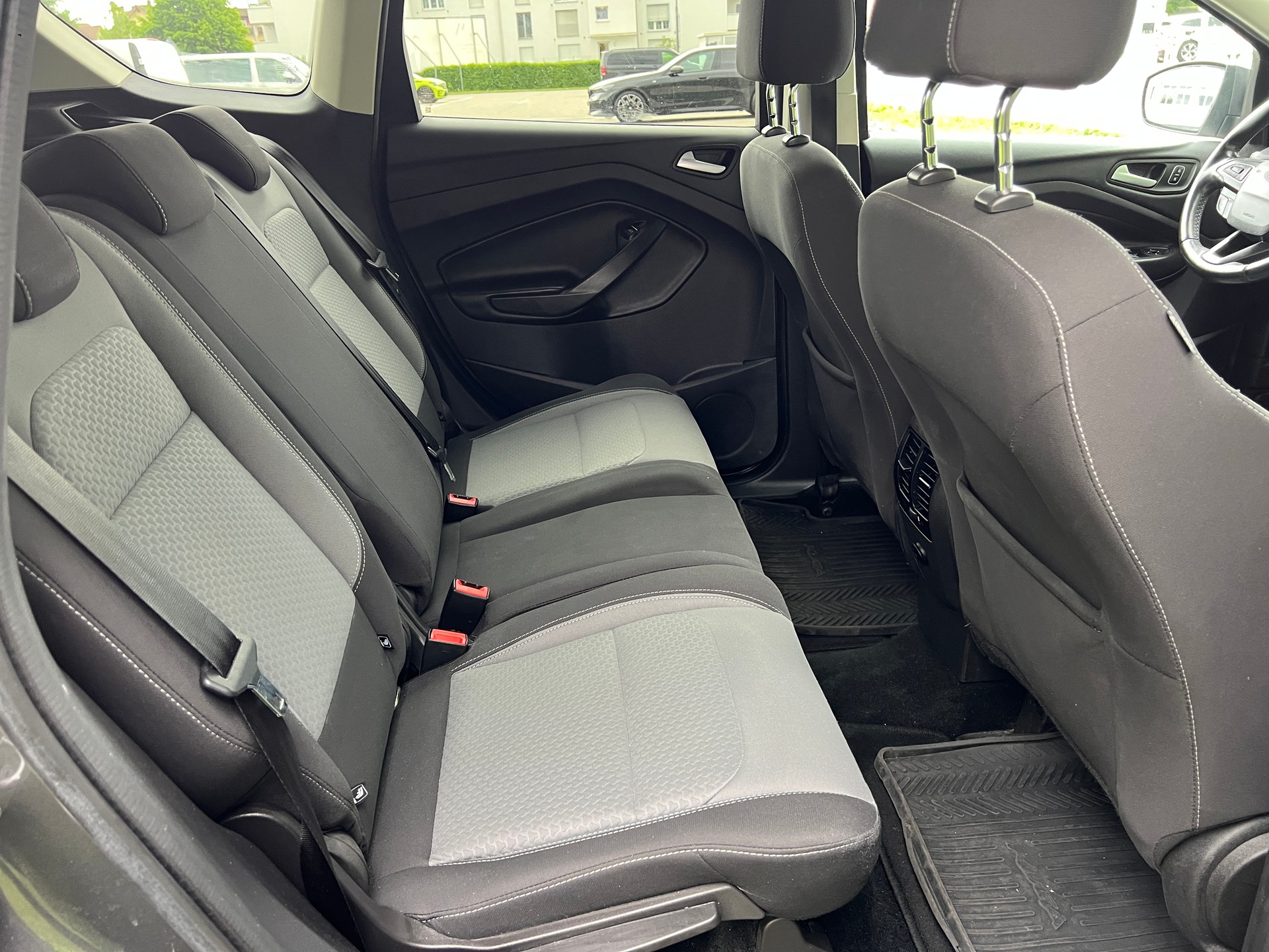 FORD Kuga 1.5 SCTi Business 2WD-image-13