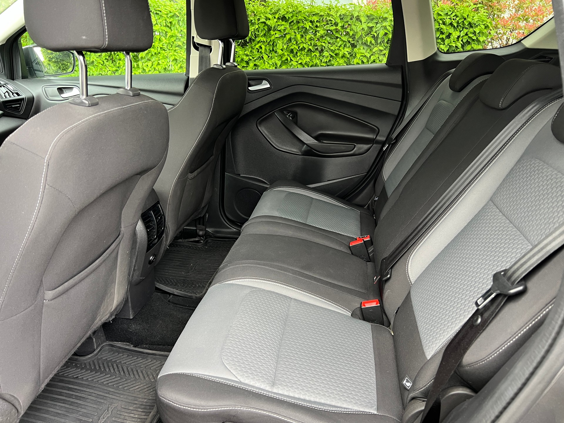 FORD Kuga 1.5 SCTi Business 2WD-image-11