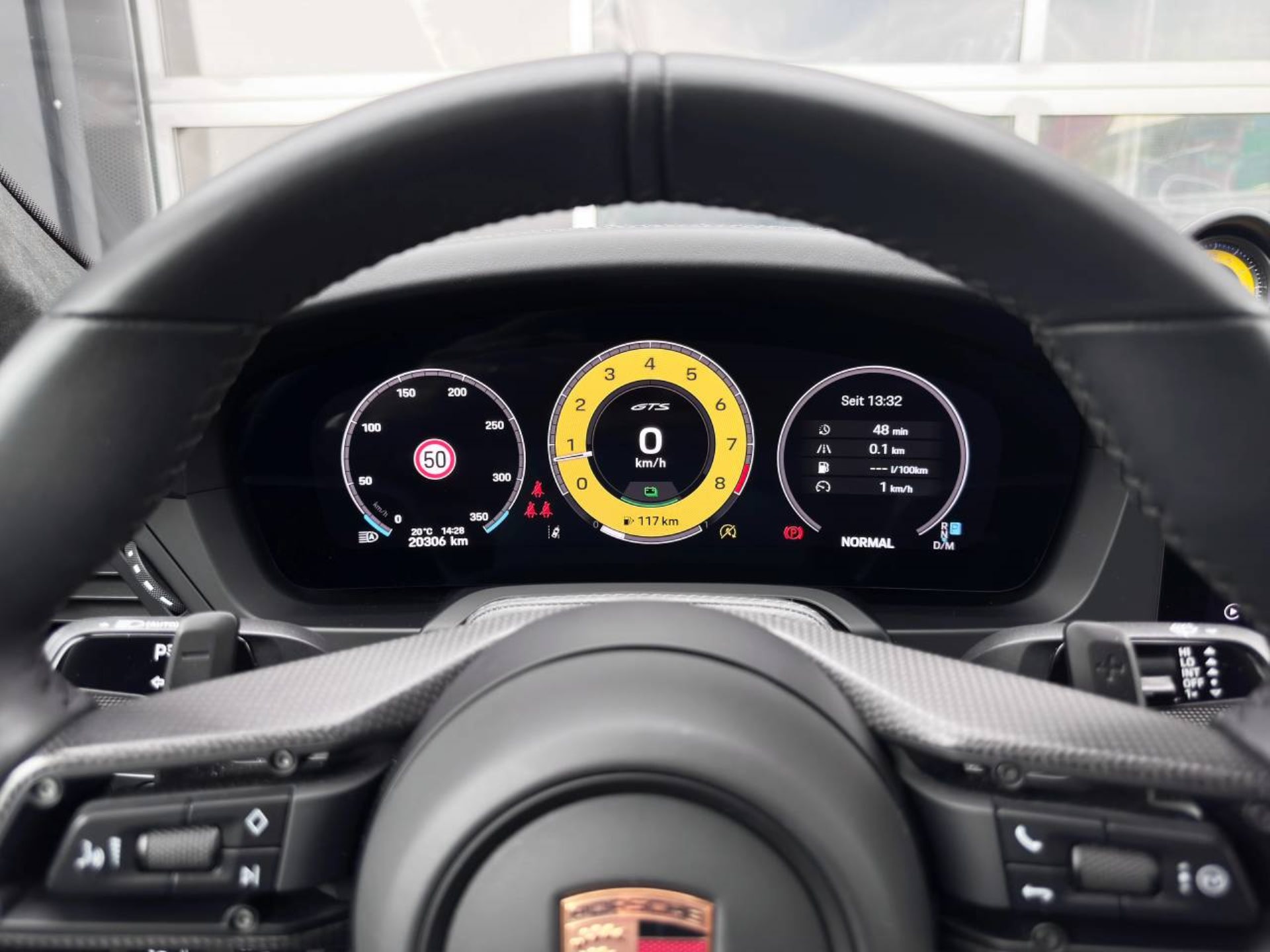 PORSCHE 911 Carrera 4 GTS-image-15