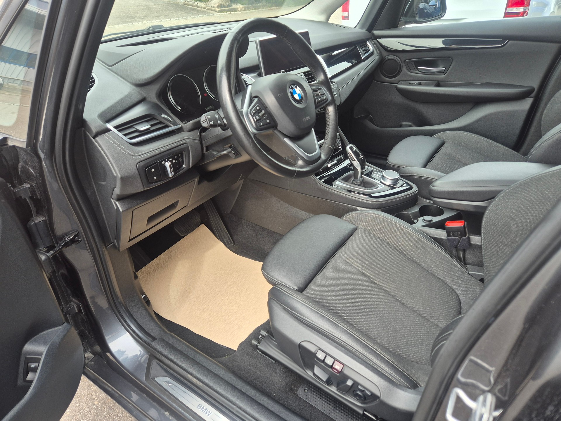 BMW 218d xDrive Active Tourer Steptronic-image-3