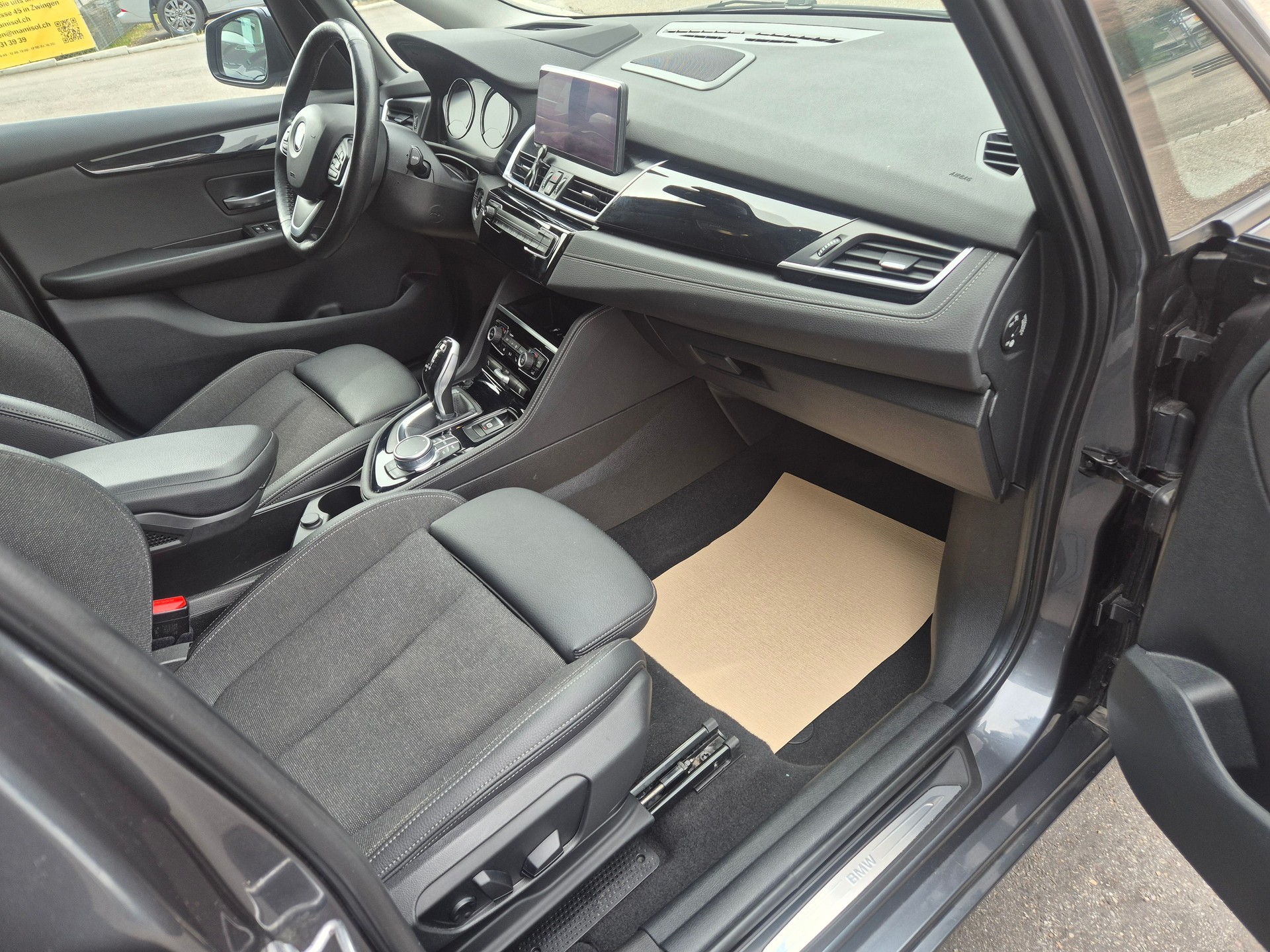 BMW 218d xDrive Active Tourer Steptronic-image-4