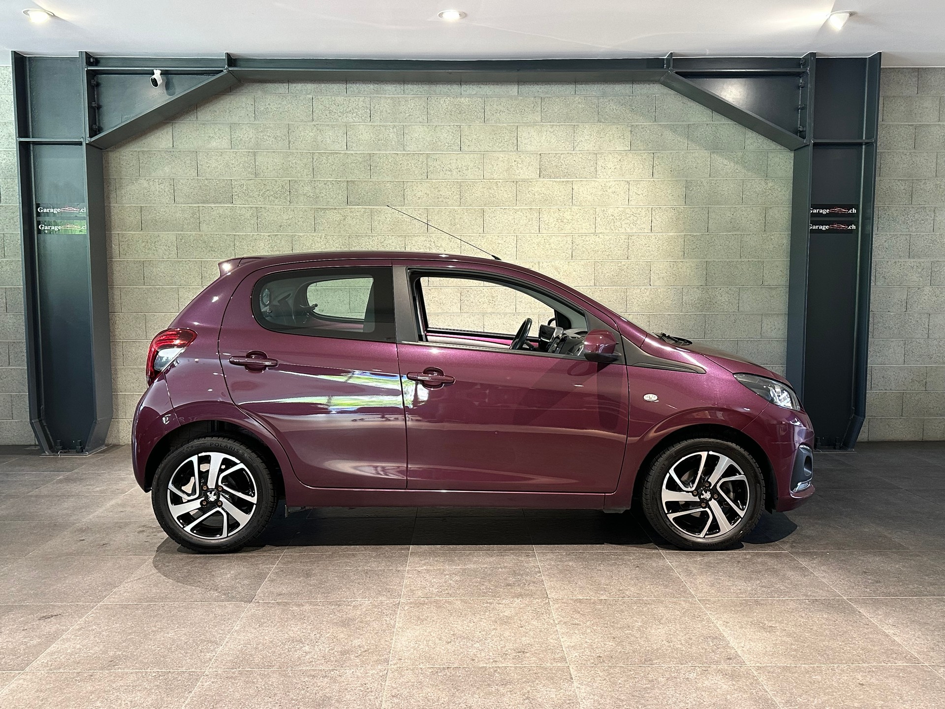 PEUGEOT 108 1.2 VTi Allure-image-3