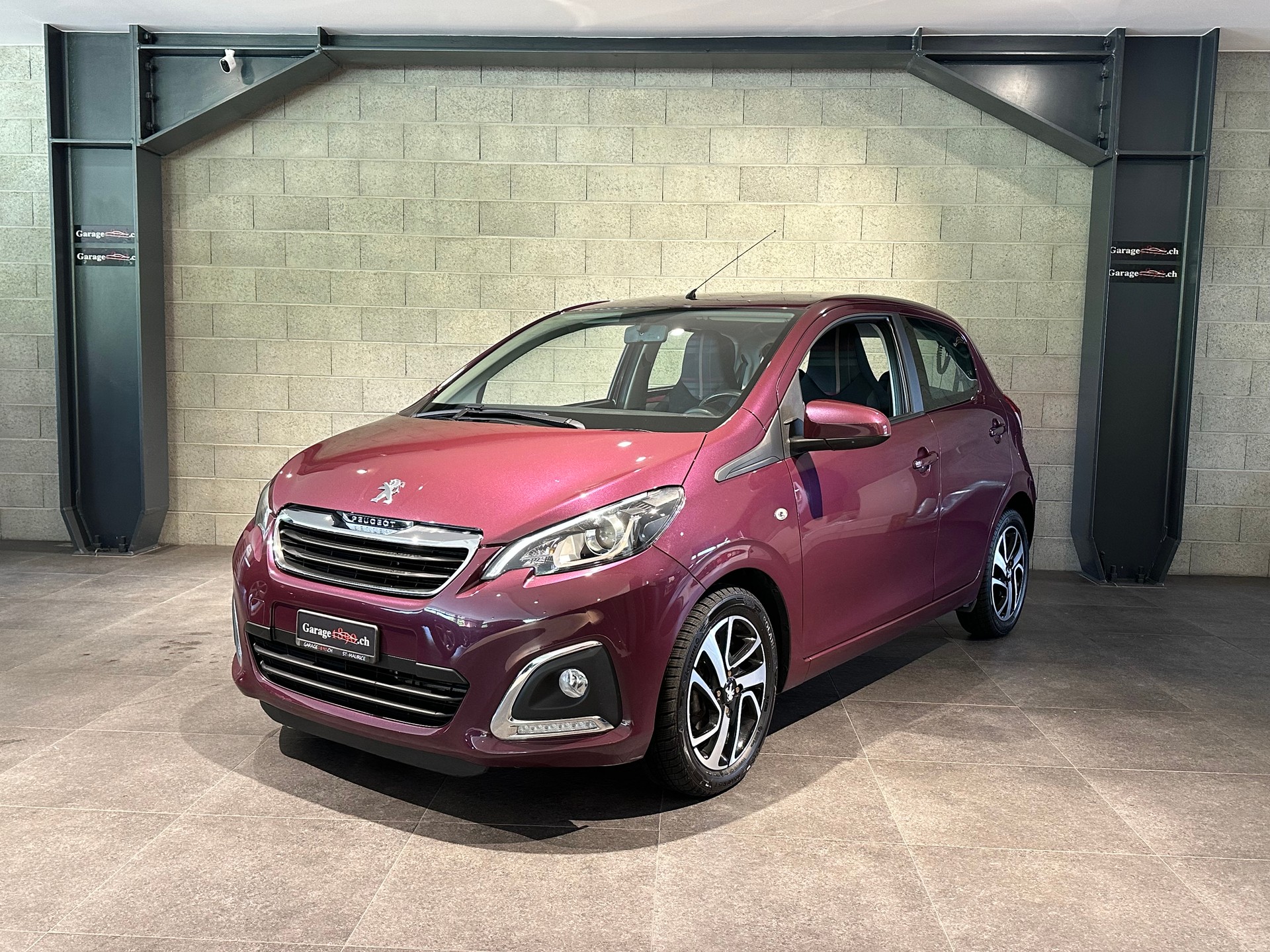 PEUGEOT 108 1.2 VTi Allure-image-1
