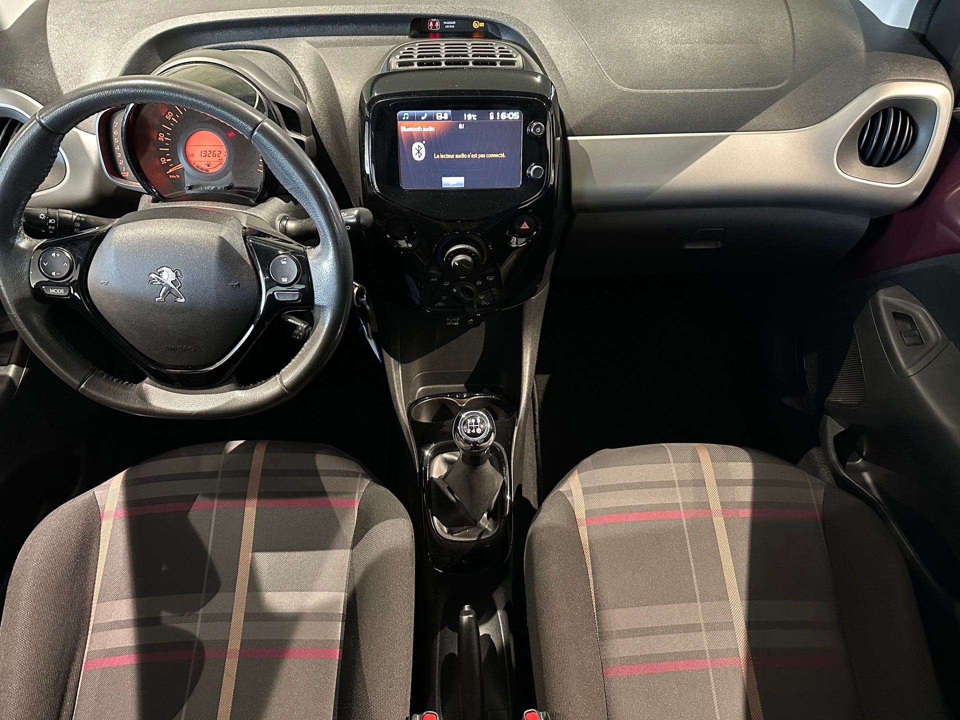 PEUGEOT 108 1.2 VTi Allure-image-7