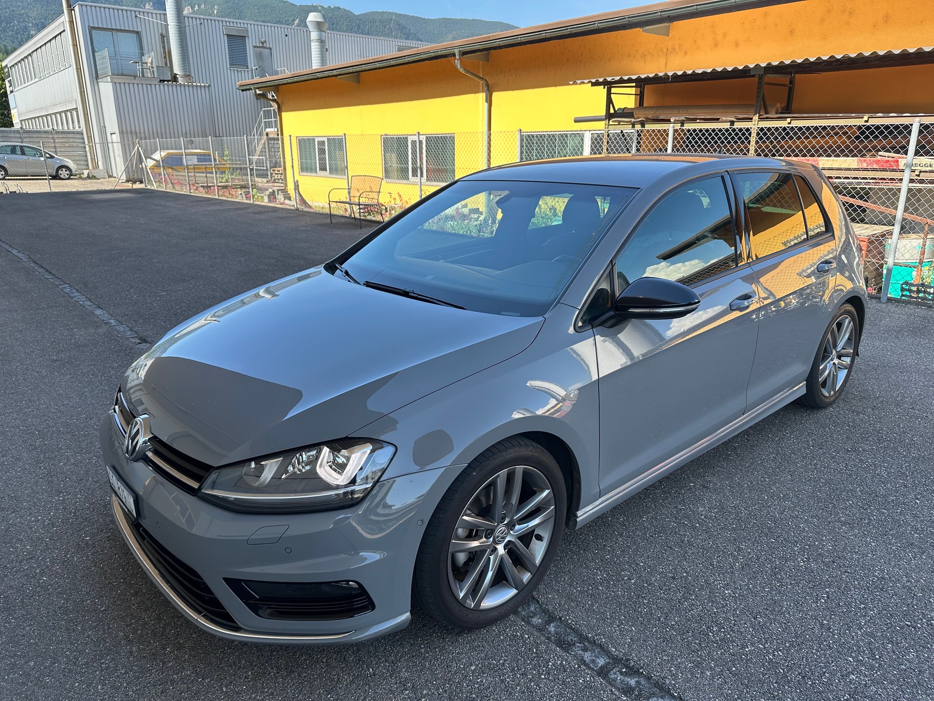 VW Golf 1.4 TSI R-Line DSG-image-2