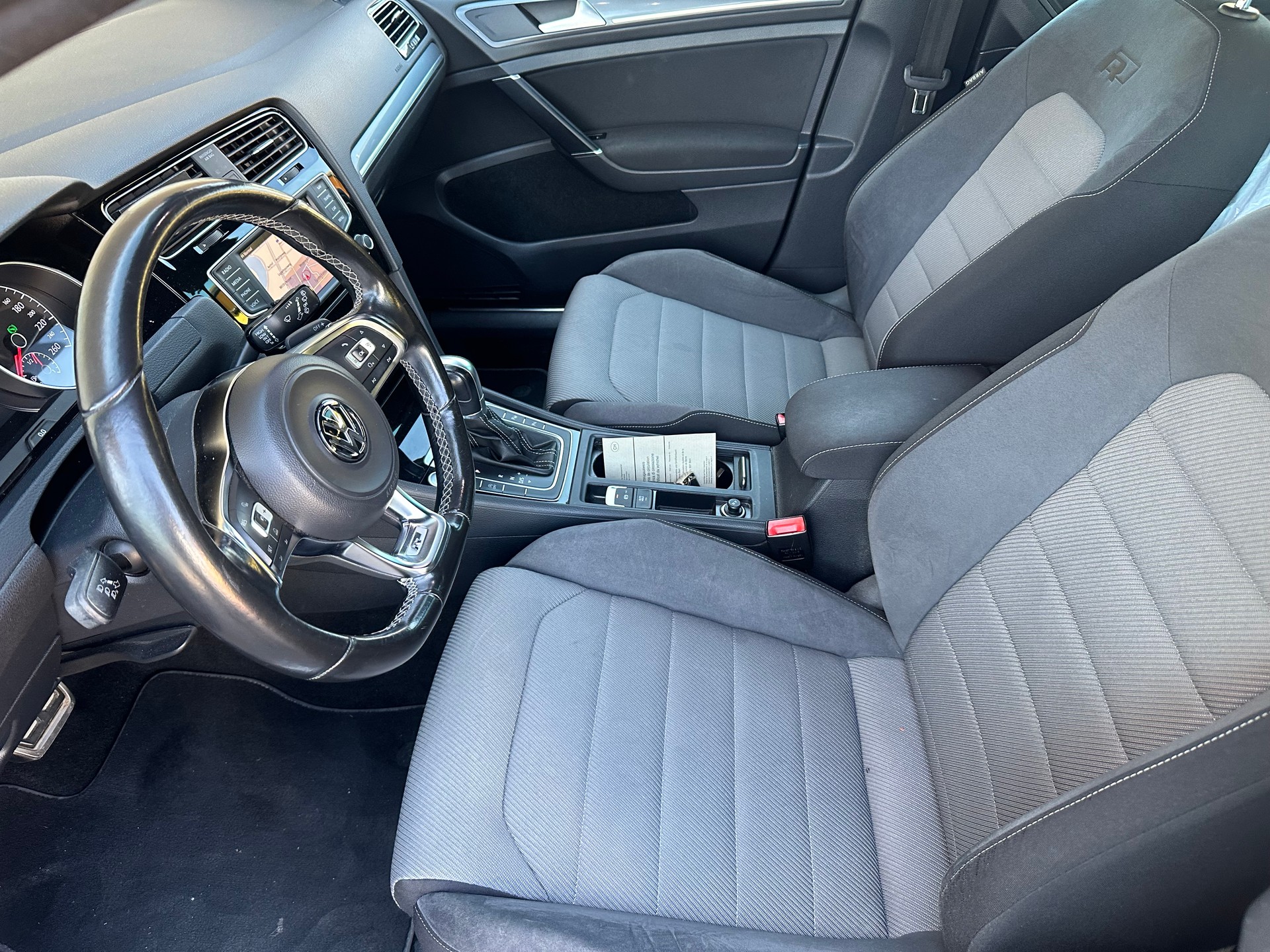 VW Golf 1.4 TSI R-Line DSG-image-12