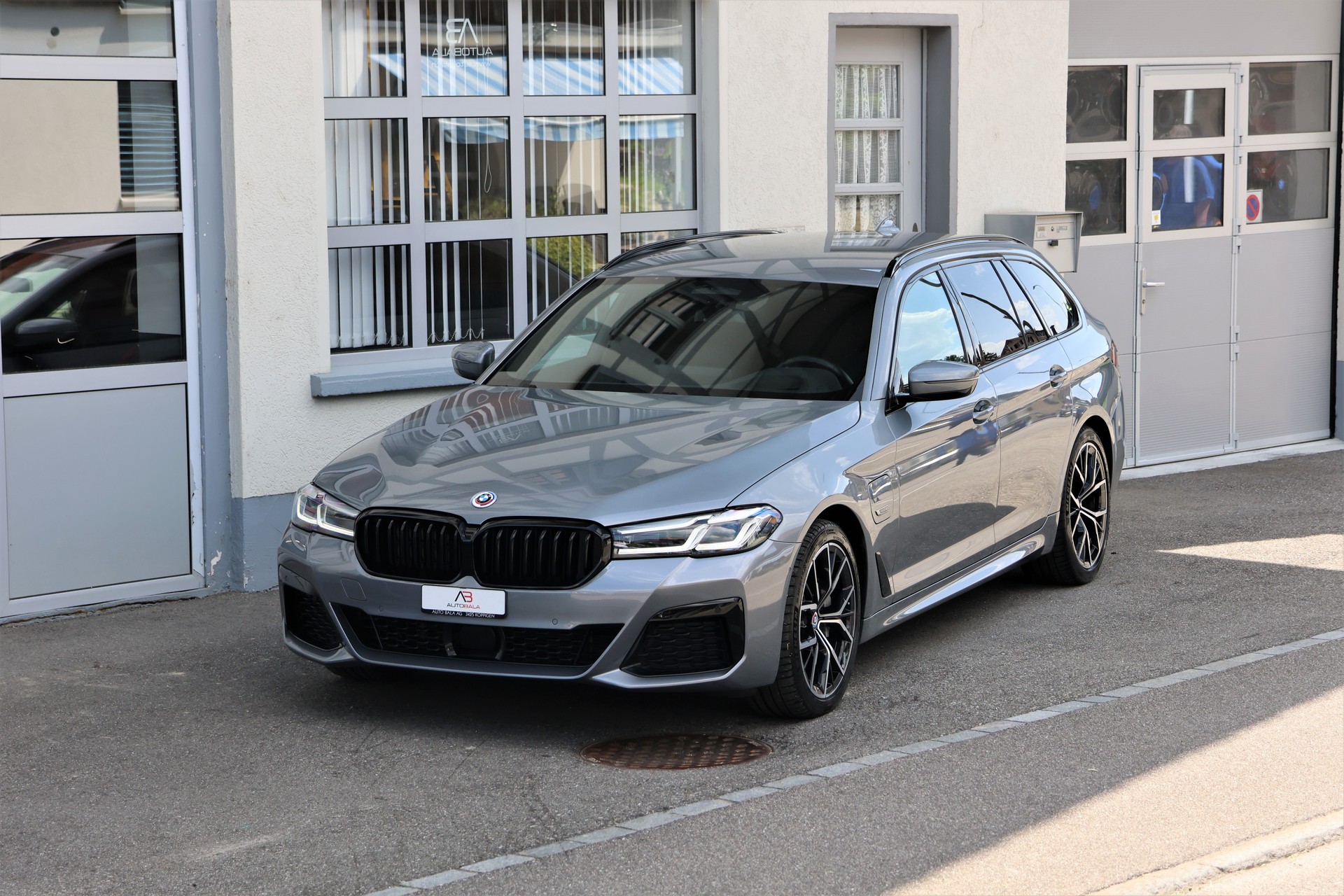 BMW 530e xDrive Touring Pure M Sport Steptronic (CH)-image-0