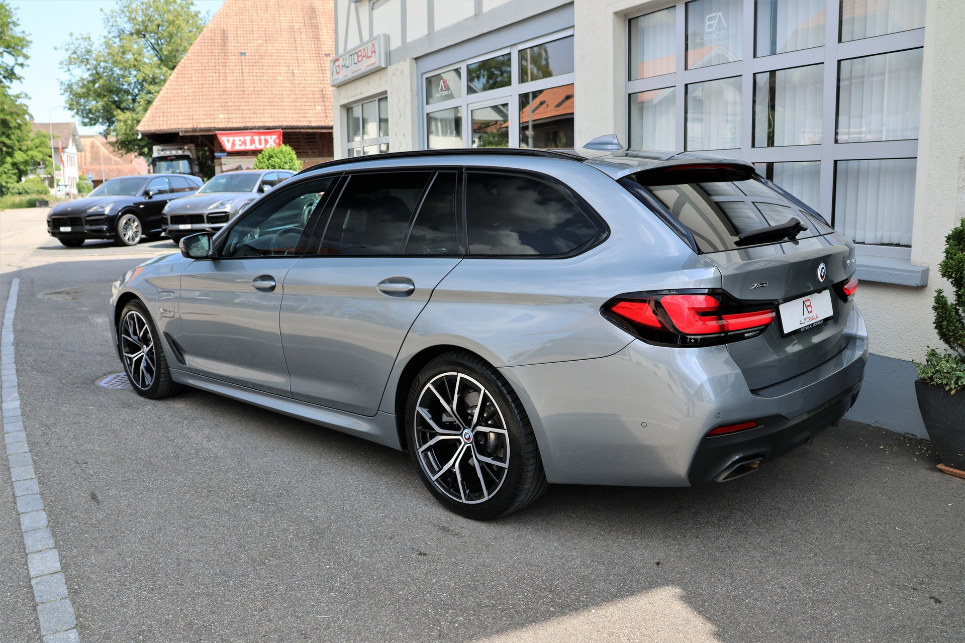 BMW 530e xDrive Touring Pure M Sport Steptronic (CH)-image-6