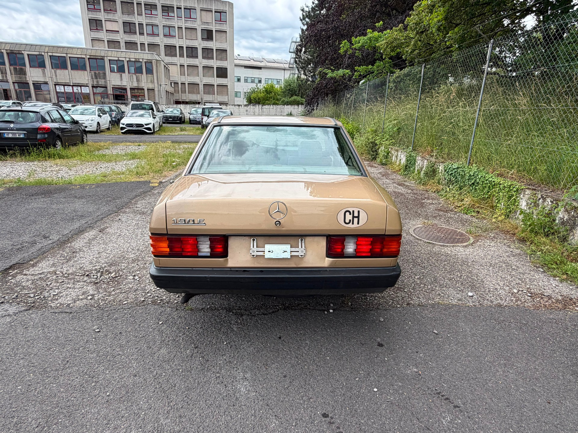 MERCEDES-BENZ 190 E 2.0-image-2