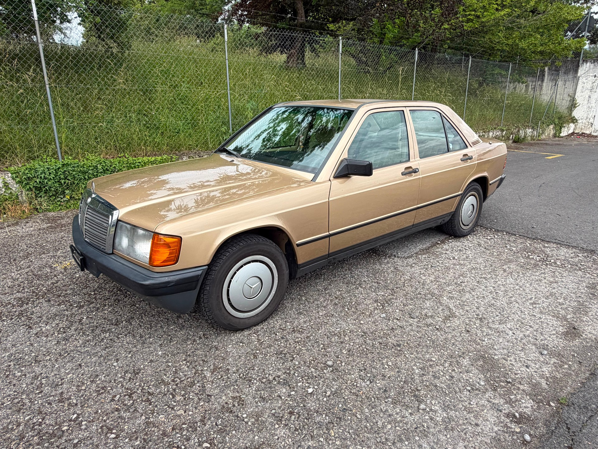 MERCEDES-BENZ 190 E 2.0-image-3