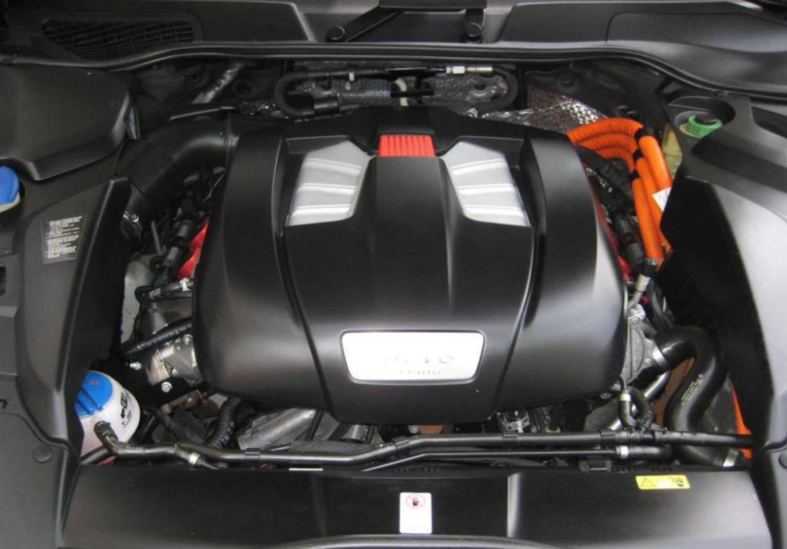 PORSCHE 3.0 V6 S Hybrid-image-5