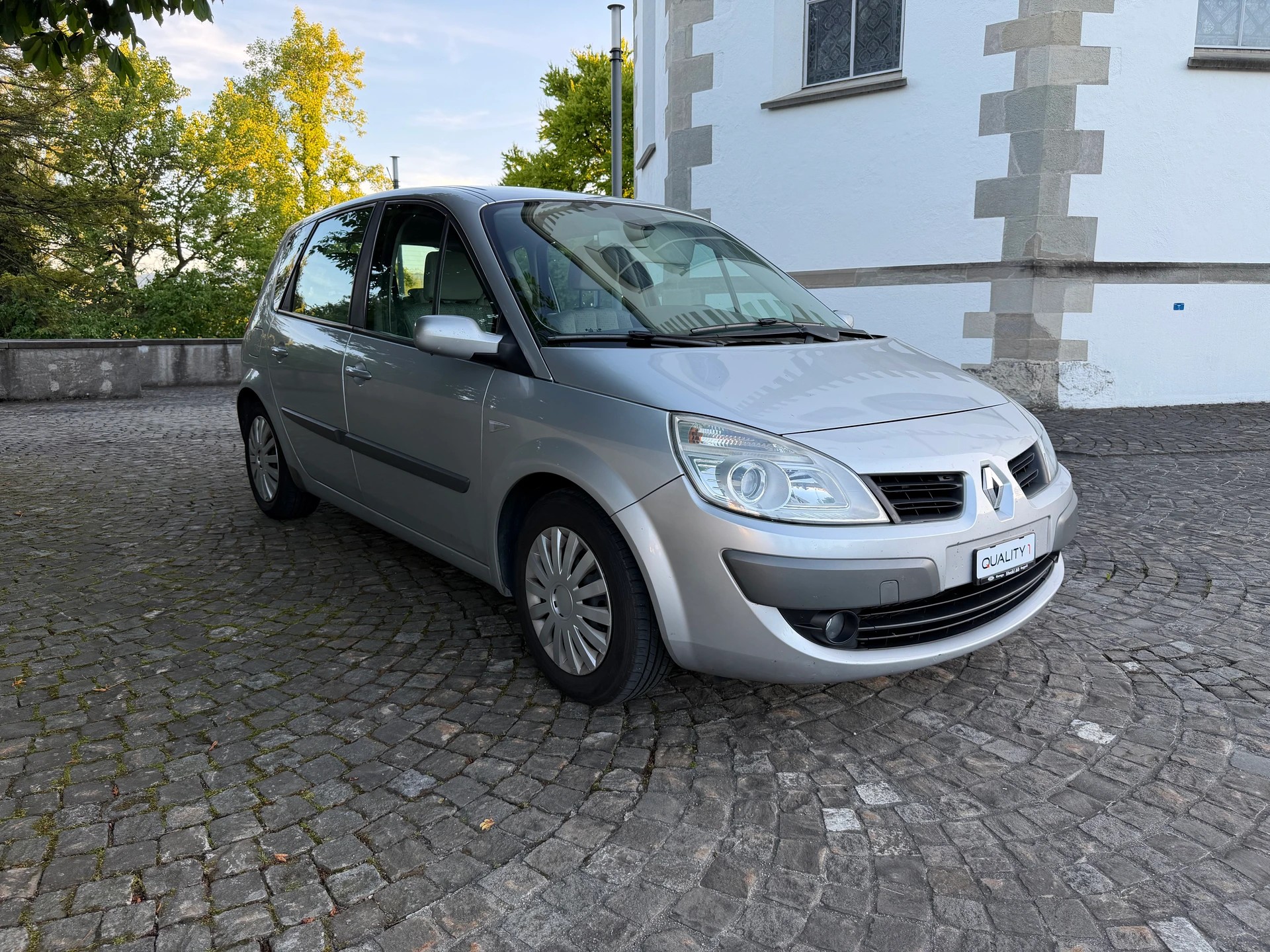 RENAULT Scénic 2.0 16V Dynamique / Ab MFK / Service gepflegt/ 8 Fach / Navi / Klima / Tempomat / Anhängerkupplung-image-2