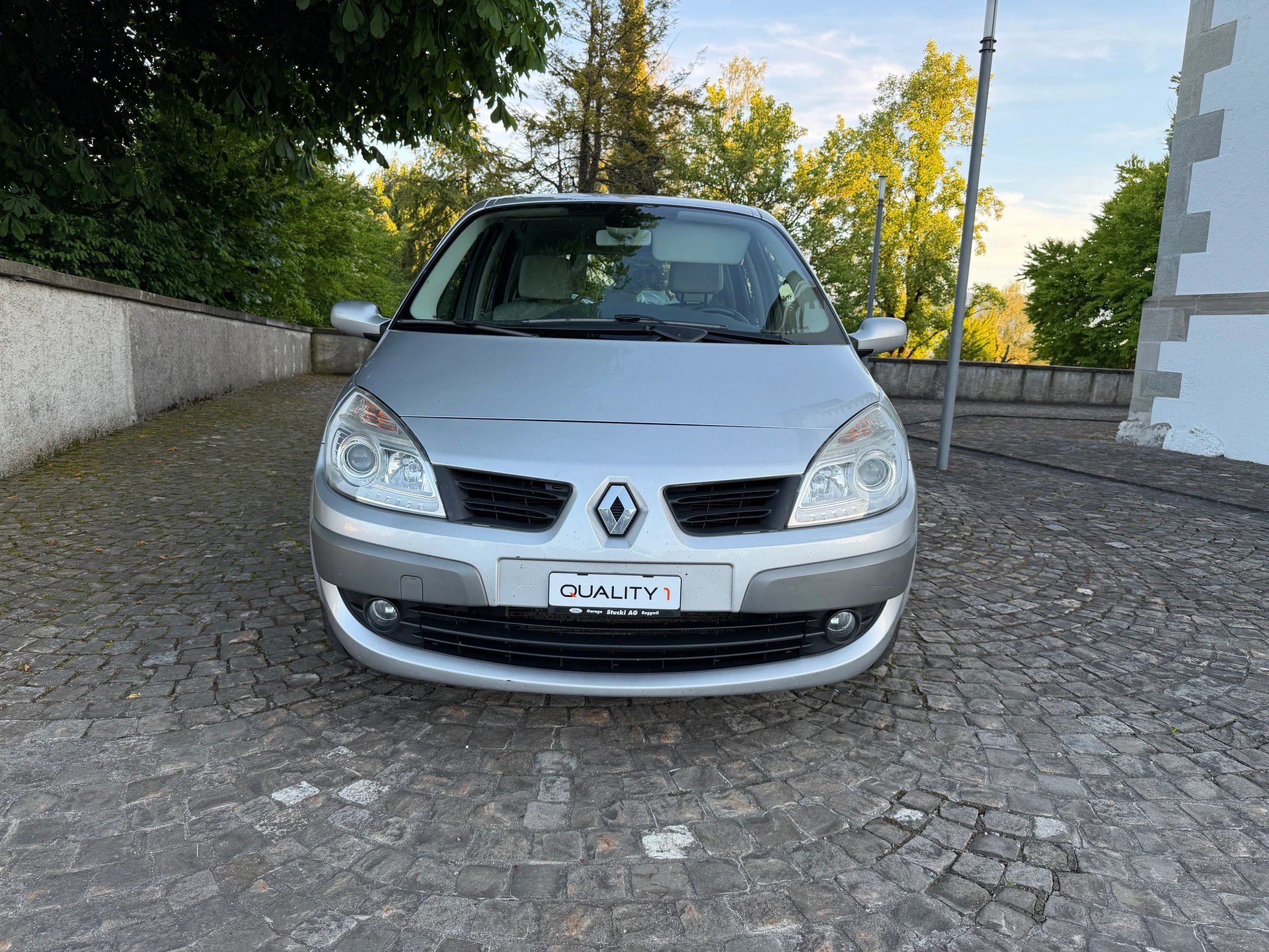 RENAULT Scénic 2.0 16V Dynamique / Ab MFK / Service gepflegt/ 8 Fach / Navi / Klima / Tempomat / Anhängerkupplung-image-1