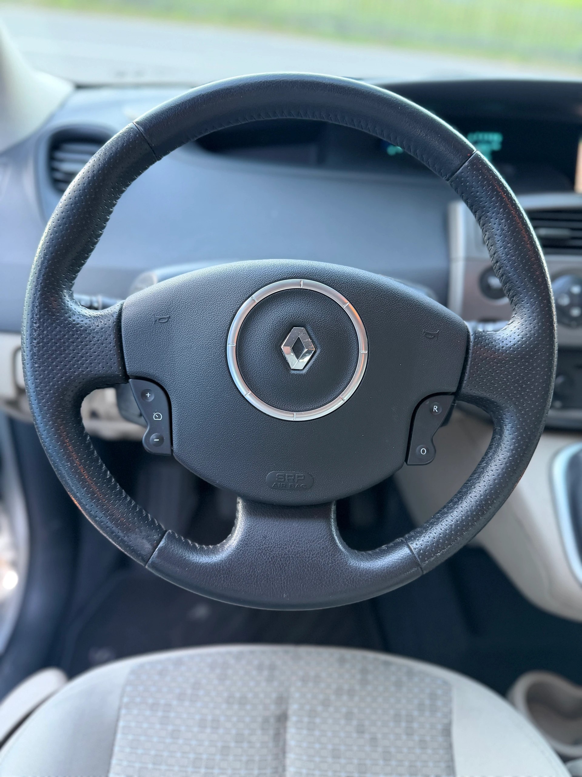RENAULT Scénic 2.0 16V Dynamique / Ab MFK / Service gepflegt/ 8 Fach / Navi / Klima / Tempomat / Anhängerkupplung-image-14