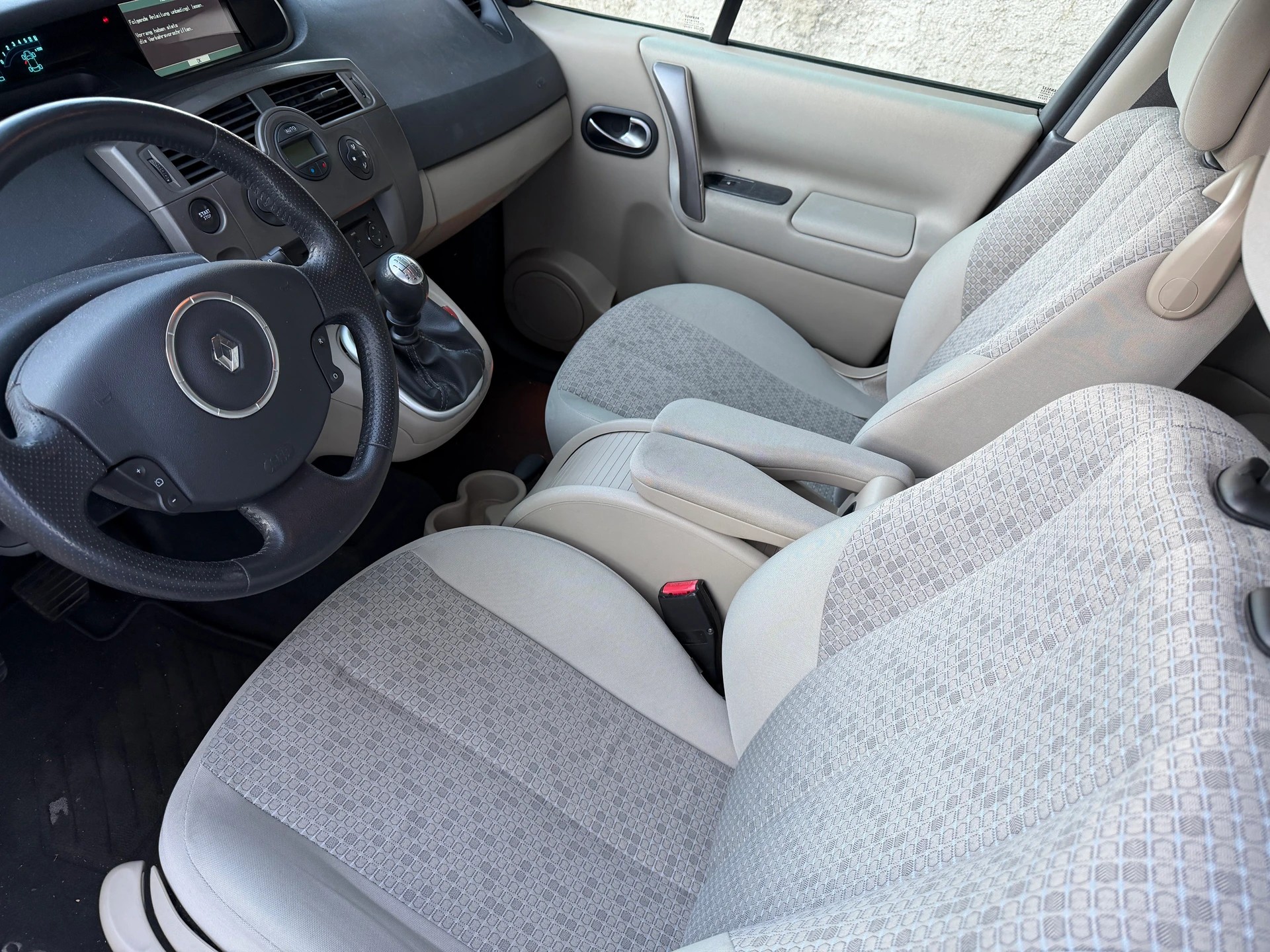 RENAULT Scénic 2.0 16V Dynamique / Ab MFK / Service gepflegt/ 8 Fach / Navi / Klima / Tempomat / Anhängerkupplung-image-8
