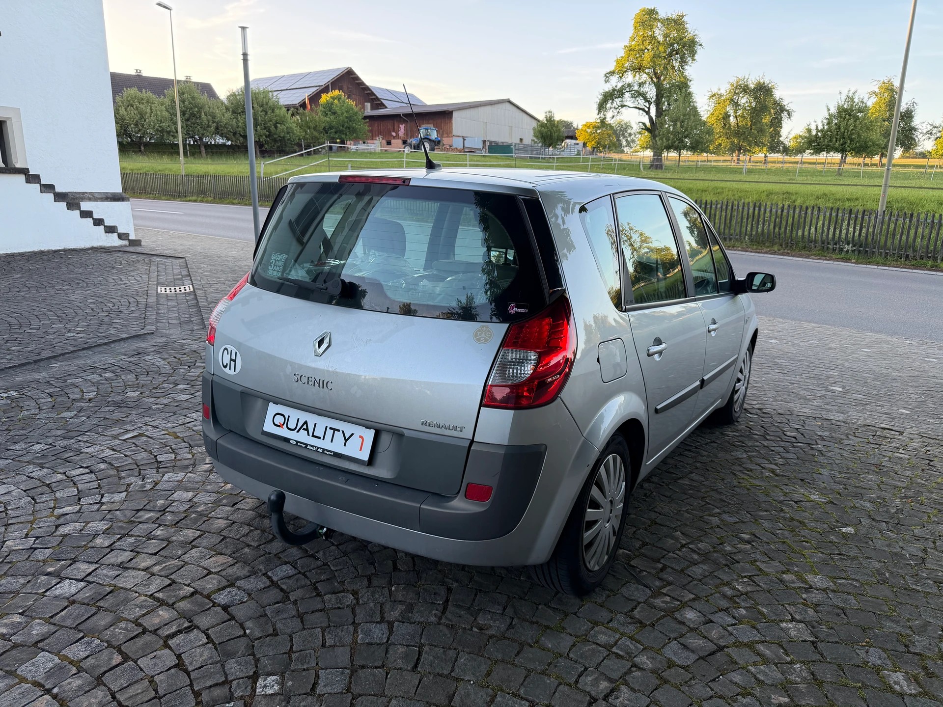 RENAULT Scénic 2.0 16V Dynamique / Ab MFK / Service gepflegt/ 8 Fach / Navi / Klima / Tempomat / Anhängerkupplung-image-4