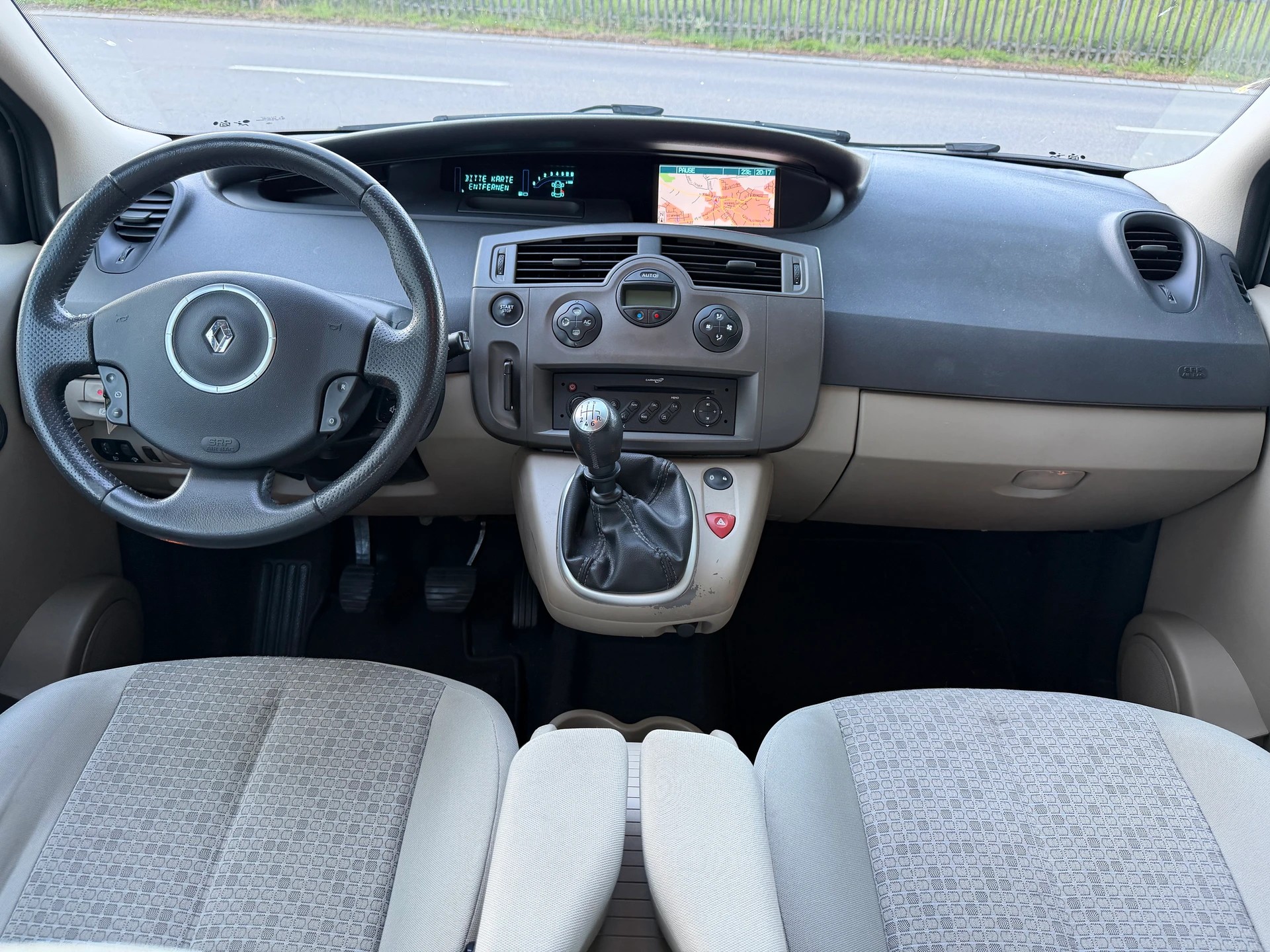 RENAULT Scénic 2.0 16V Dynamique / Ab MFK / Service gepflegt/ 8 Fach / Navi / Klima / Tempomat / Anhängerkupplung-image-10