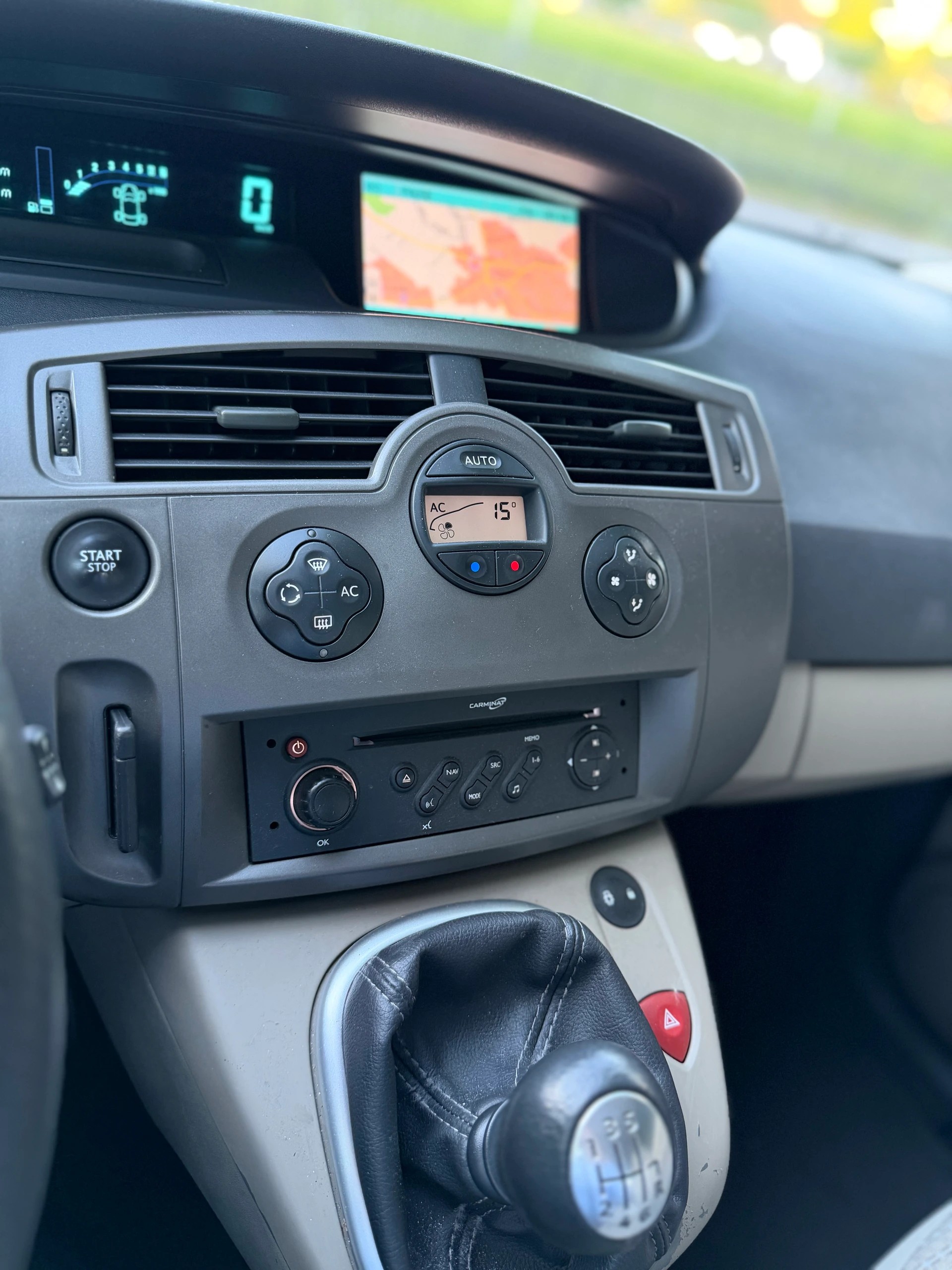 RENAULT Scénic 2.0 16V Dynamique / Ab MFK / Service gepflegt/ 8 Fach / Navi / Klima / Tempomat / Anhängerkupplung-image-12