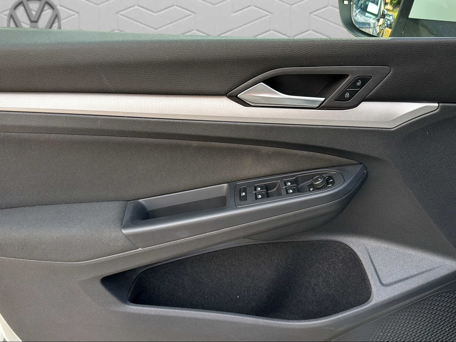 VW Golf 1.0 TSI Value-image-17