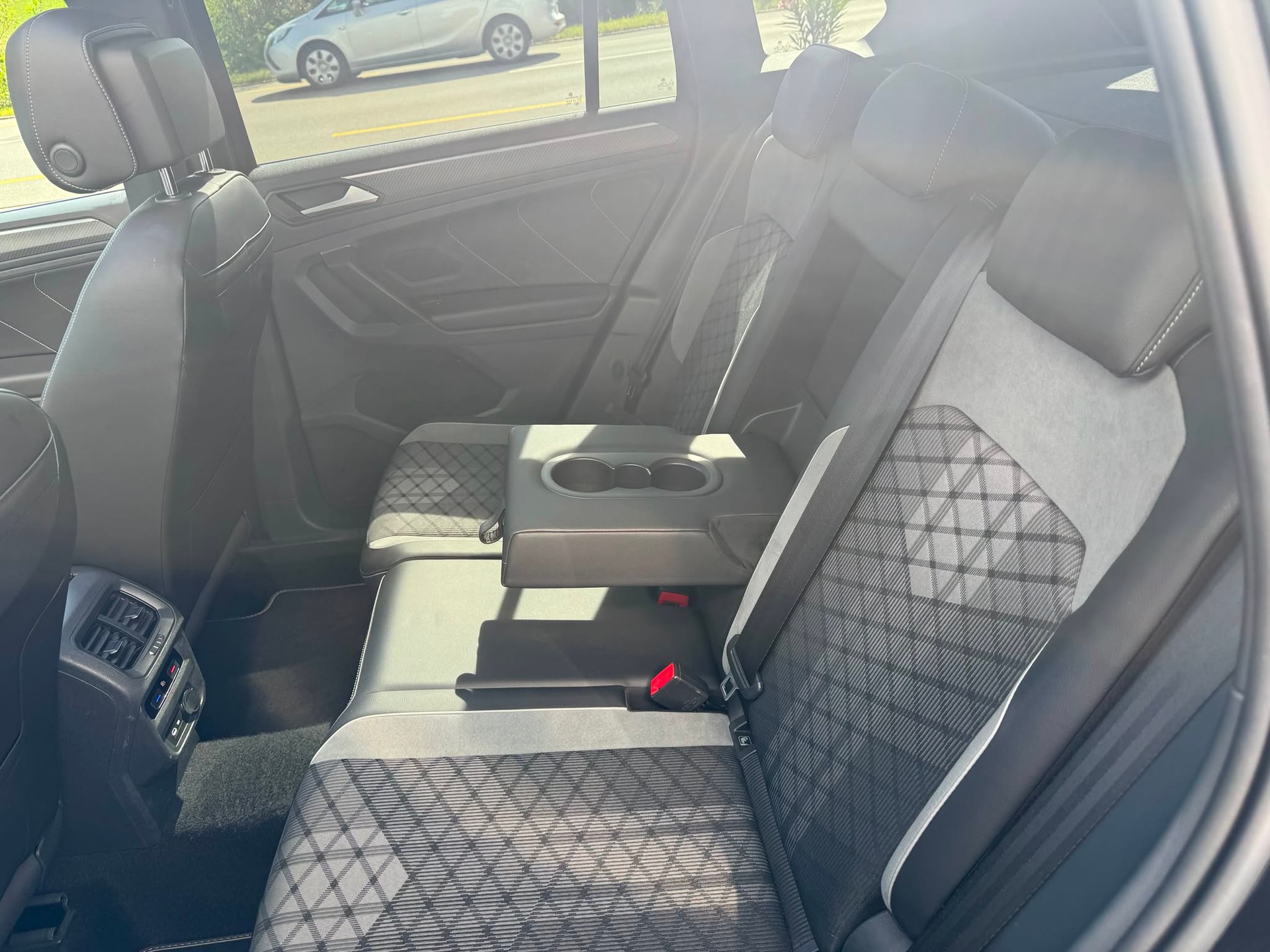 VW Tiguan 2.0TSI R-Line 4Motion DSG-image-6