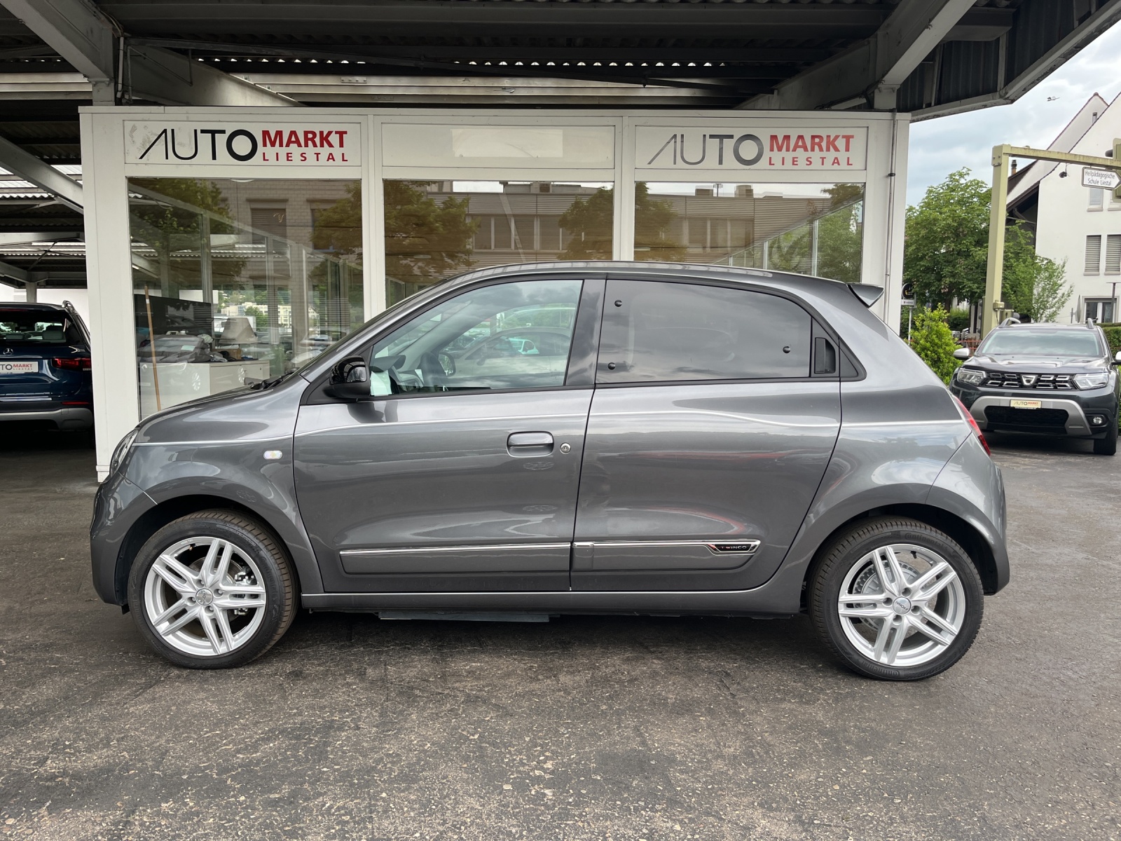 RENAULT Twingo Electric Techno-showroom-element-1