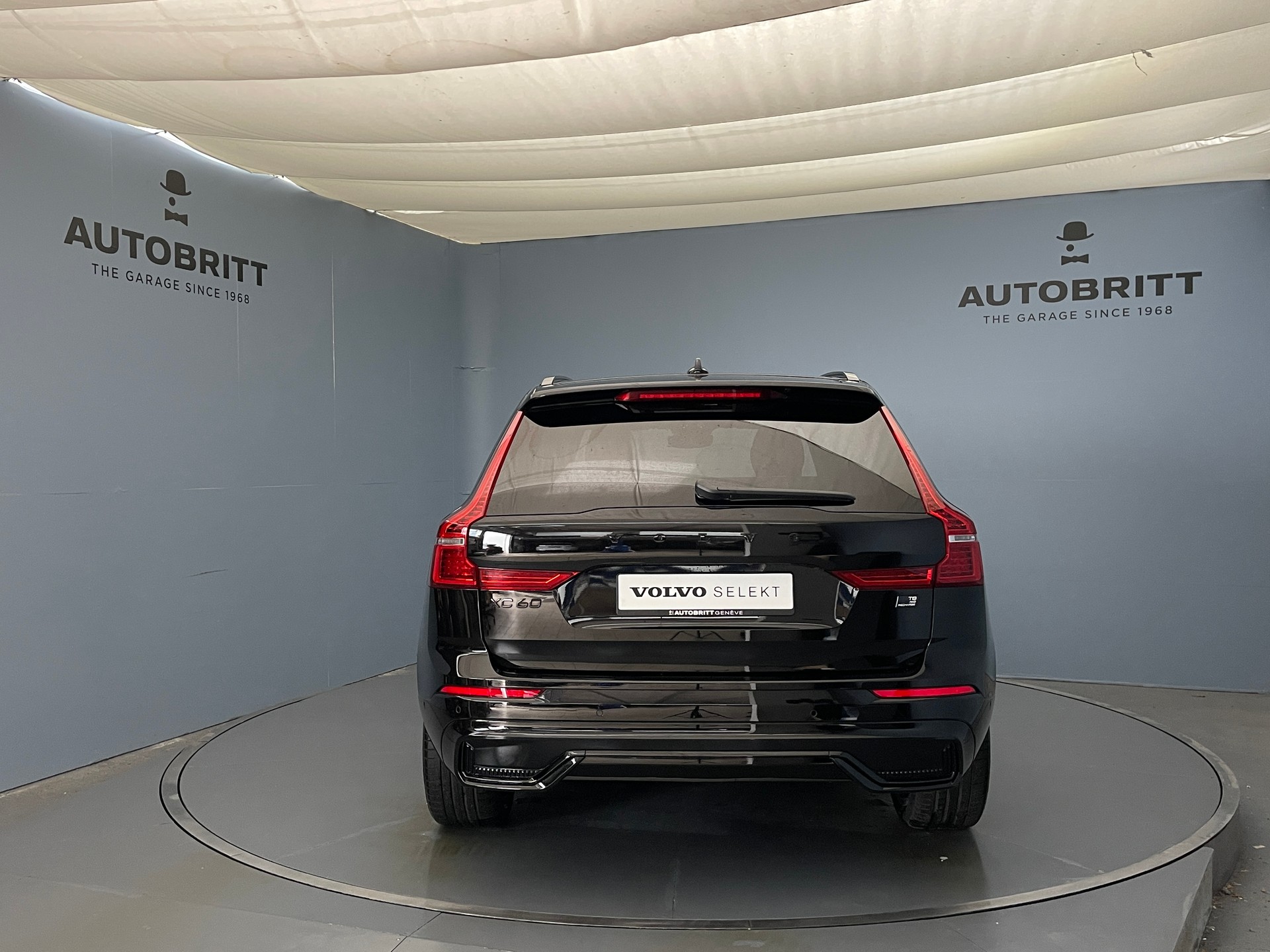 VOLVO XC60 2.0 T8 TE XCENTRIC Black Edition eAWD-image-1