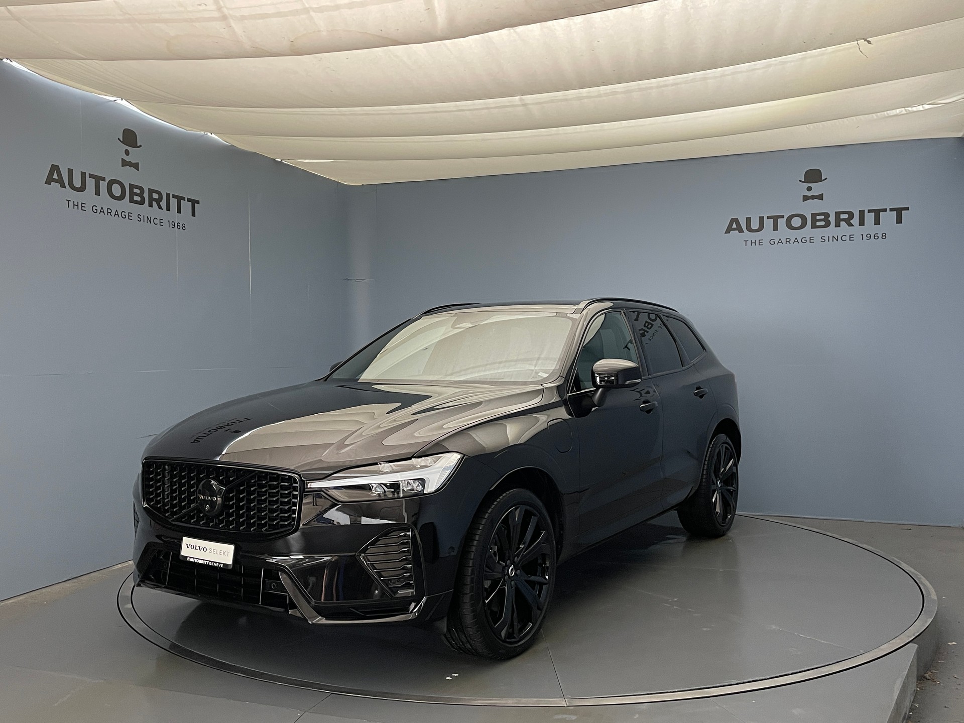 VOLVO XC60 2.0 T8 TE XCENTRIC Black Edition eAWD-image-0