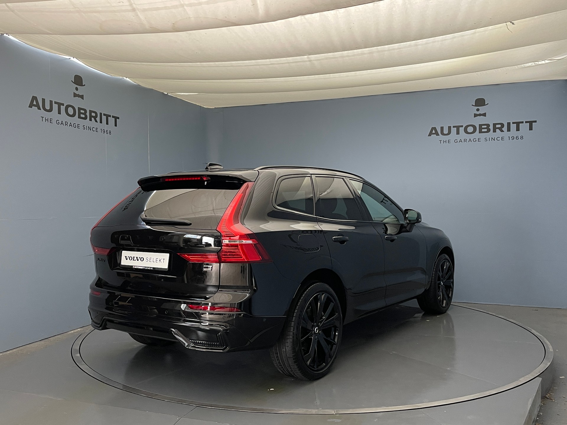 VOLVO XC60 2.0 T8 TE XCENTRIC Black Edition eAWD-image-3