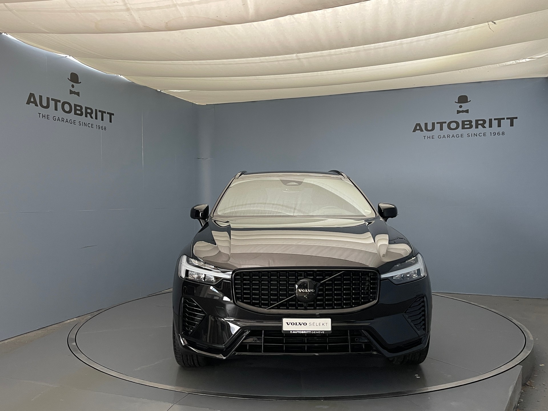 VOLVO XC60 2.0 T8 TE XCENTRIC Black Edition eAWD-image-2