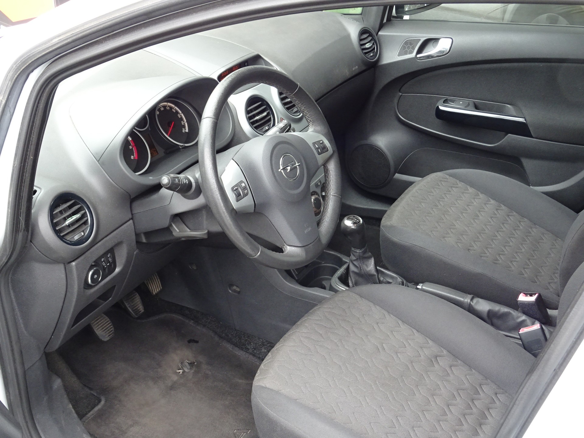OPEL Corsa 1.4 TP Drive-image-4