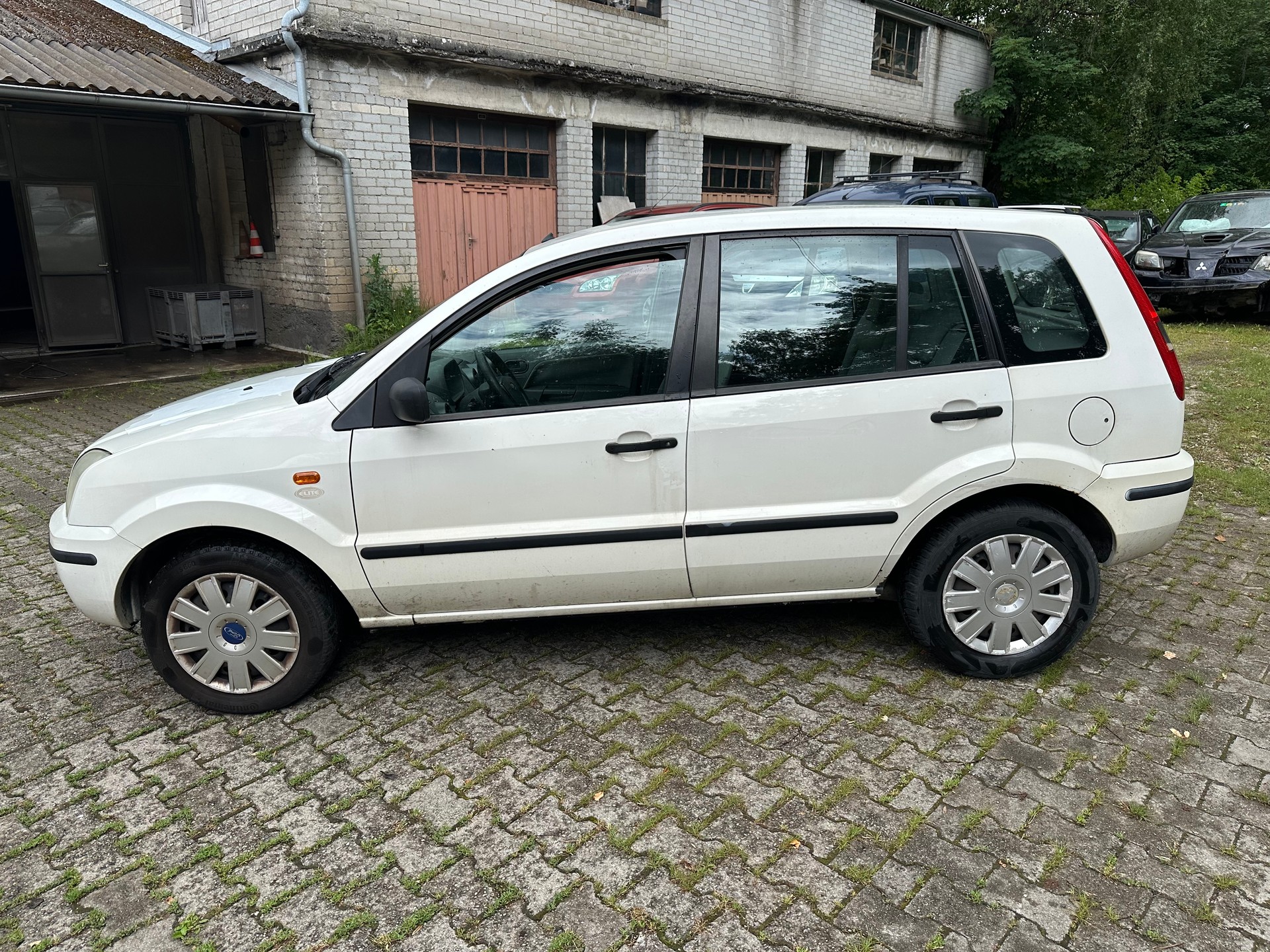 FORD Fusion 1.4 16V Ambiente FIXPREIS-image-0