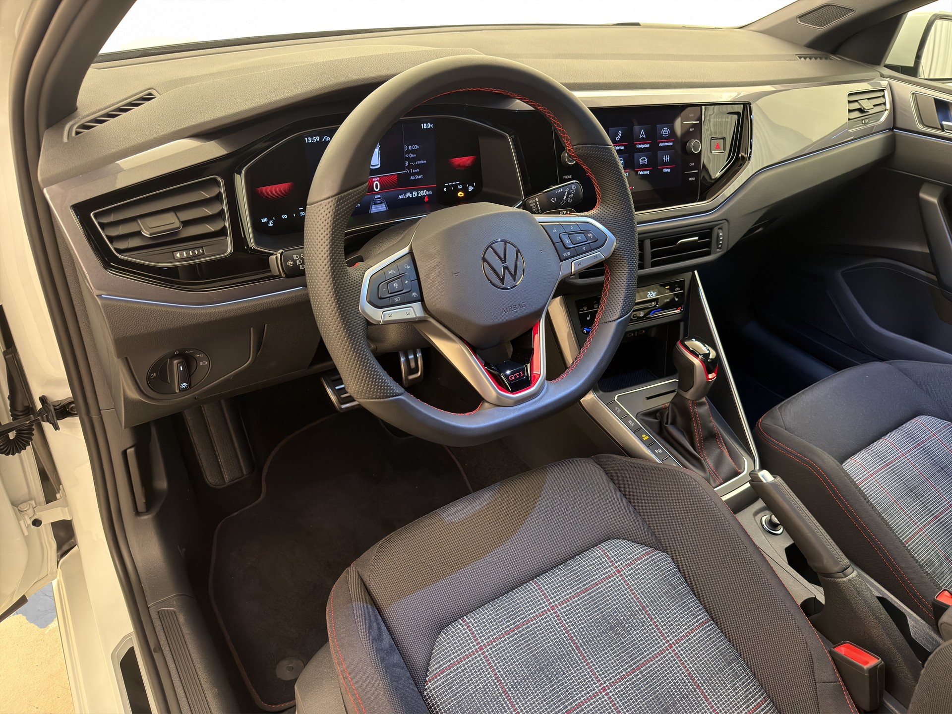 VW Polo 2.0 TSI GTI DSG-image-14