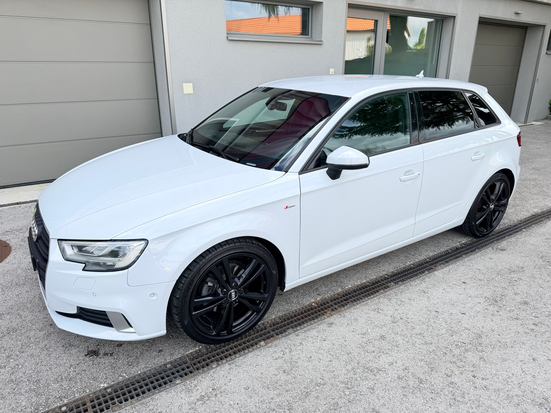 AUDI A3 Sportback 1.5 TFSI S-tronic Sport-image-0