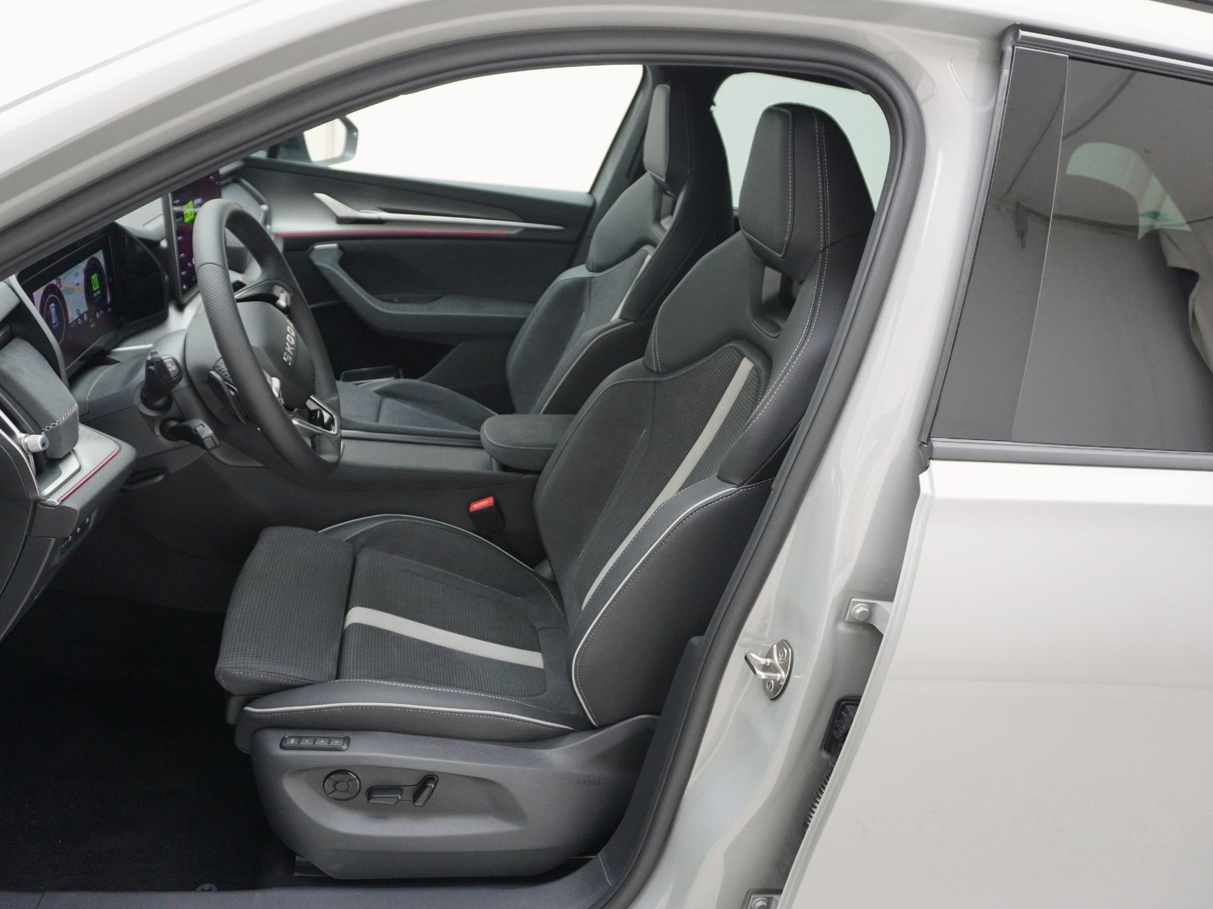 SKODA Kodiaq 2.0 TSI SportLine-image-12